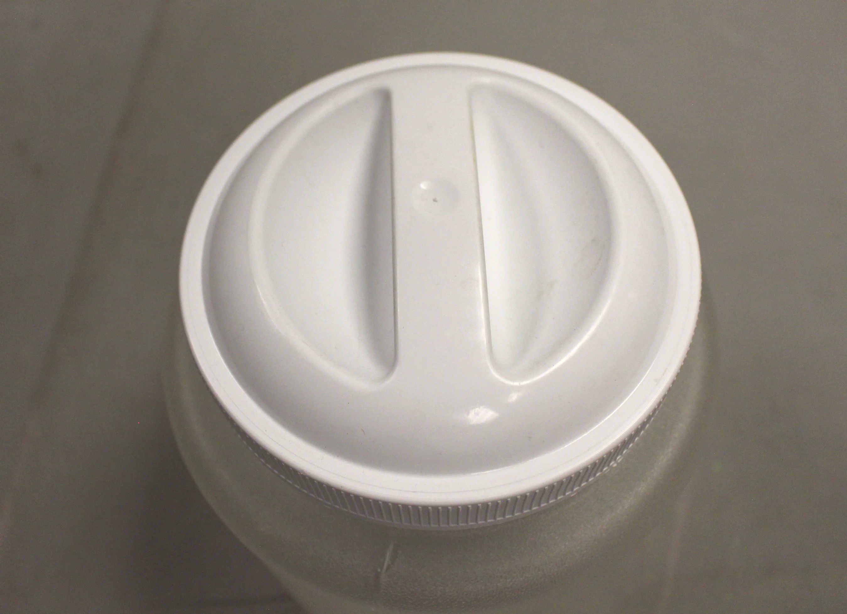 2 Quart Twist Top Food Storage - 8 cups - Used - Image 2