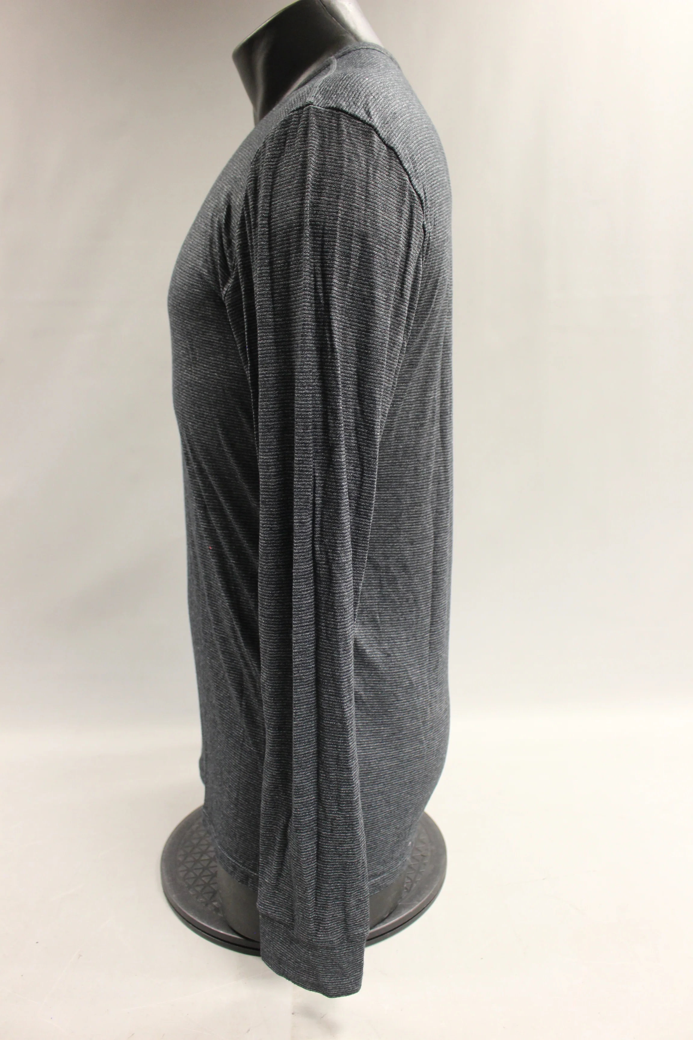 32 Degrees Men's Weatherproof Long Sleeve Crew Neck Tee - Medium - Used - Image 2