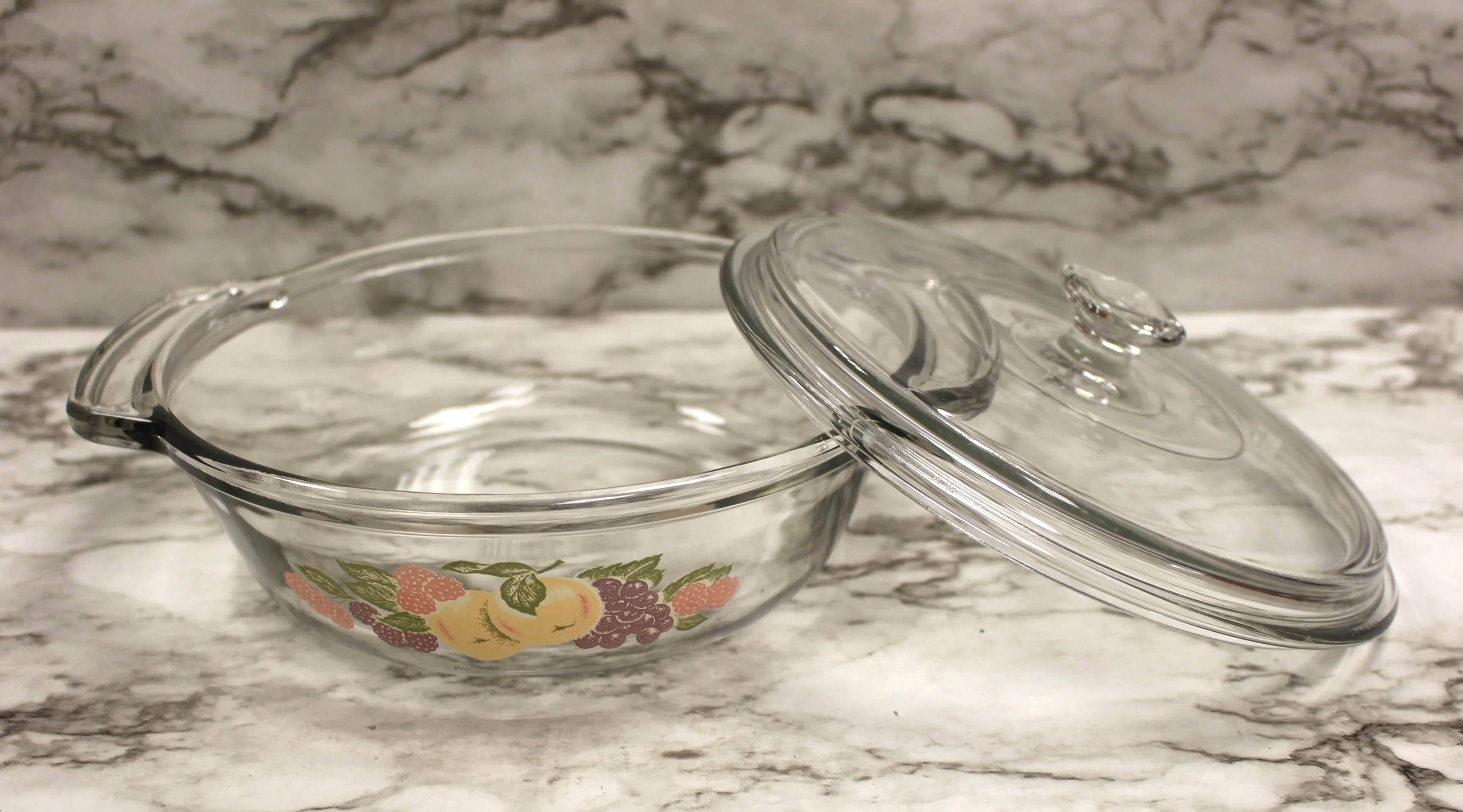 Anchor Ovenware 1.5 Qt. Casserole Dish with Lid - 8.25" Diameter - USA - Used