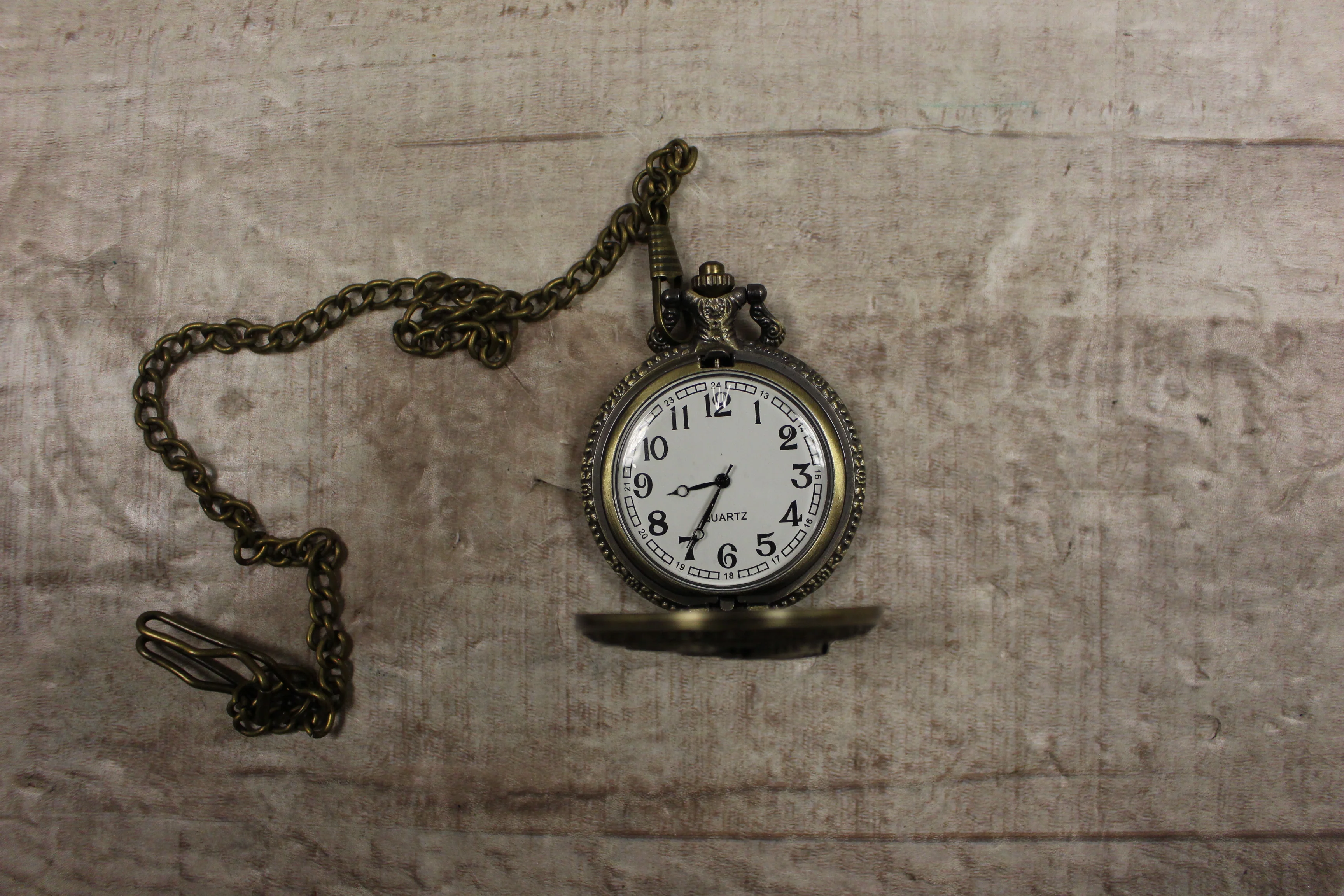 Antiqued Finish Eagle Pocket Watch Clock With Chain - Used - Image 2