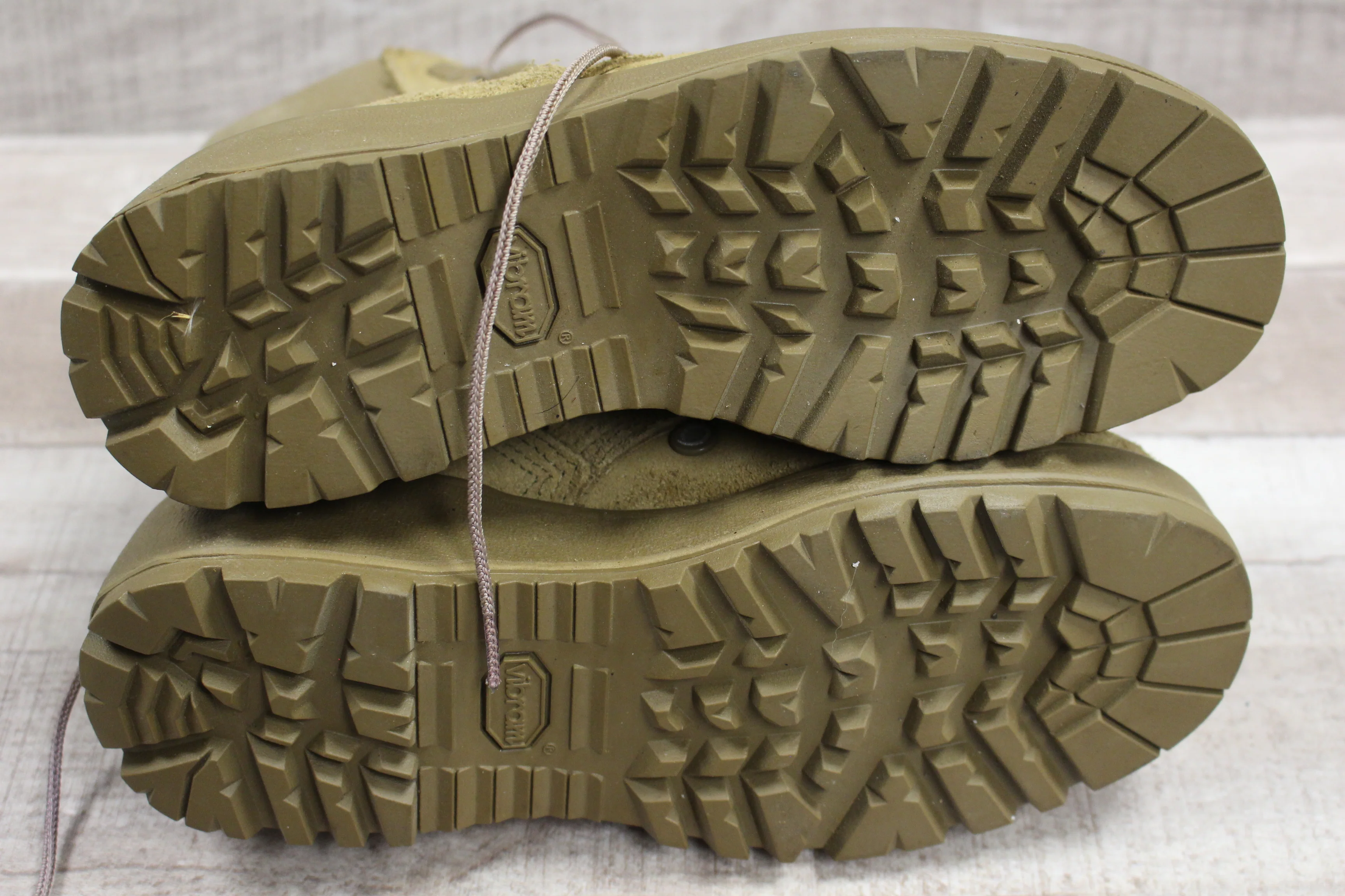 Army Hot Weather Combat Boot - Coyote Brown - Size: 4R - New - Image 3
