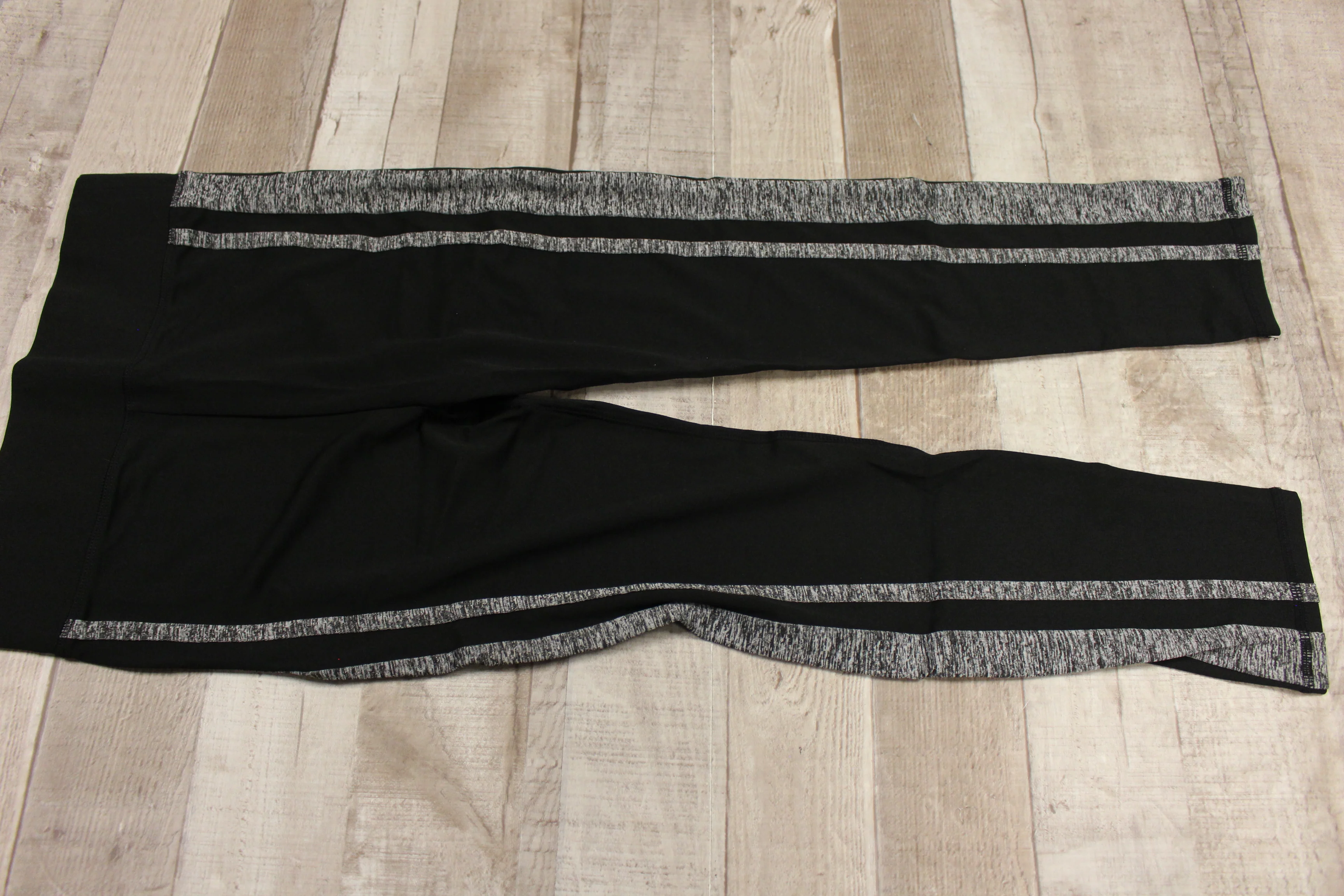 Belleziva Leggings & Bra Workout Set - Yoga, Exercise, Fitness - Size: Small - New - Image 3