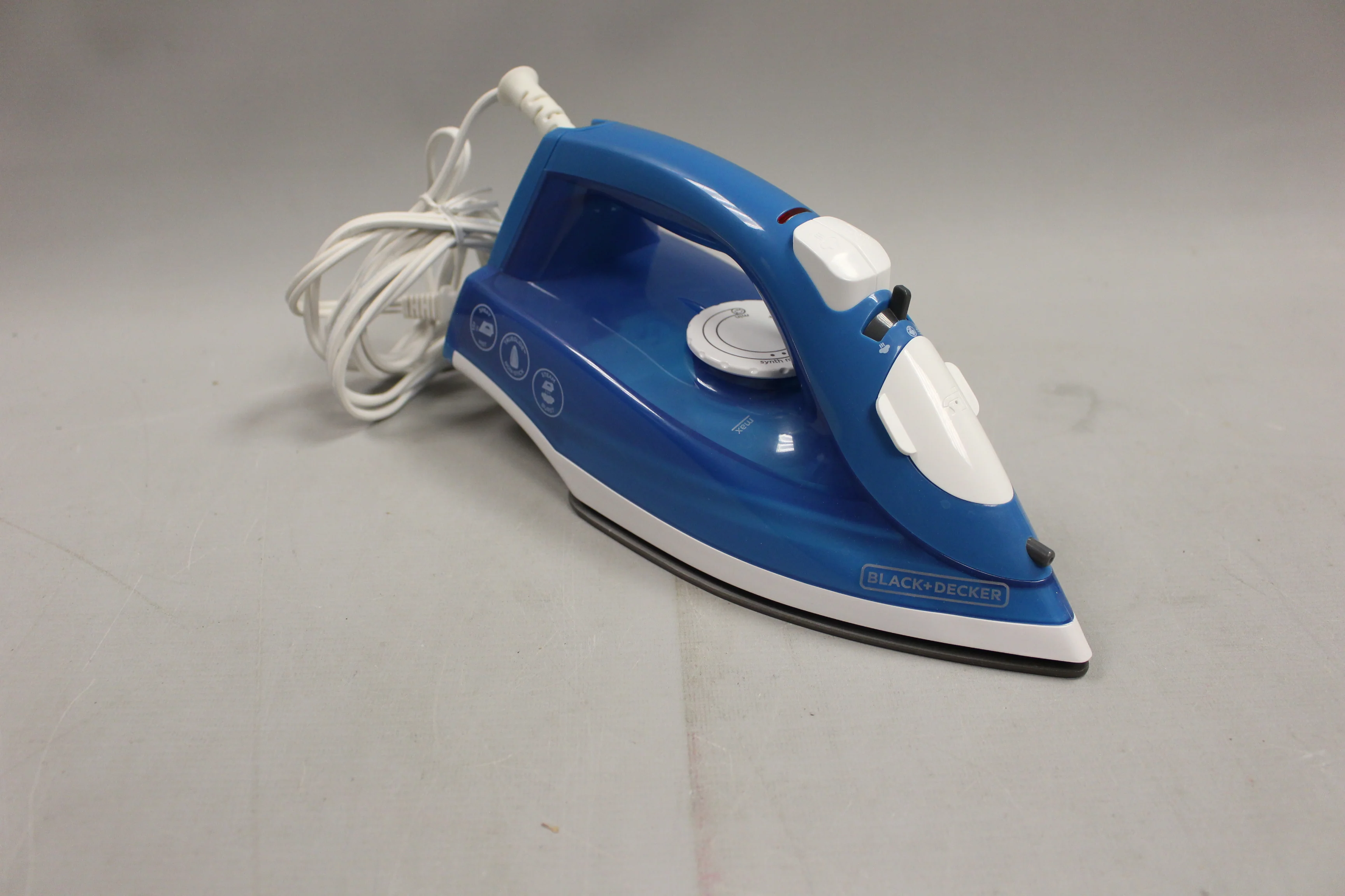 Black & Decker Steam Iron - Model IR20V - Used - Image 2