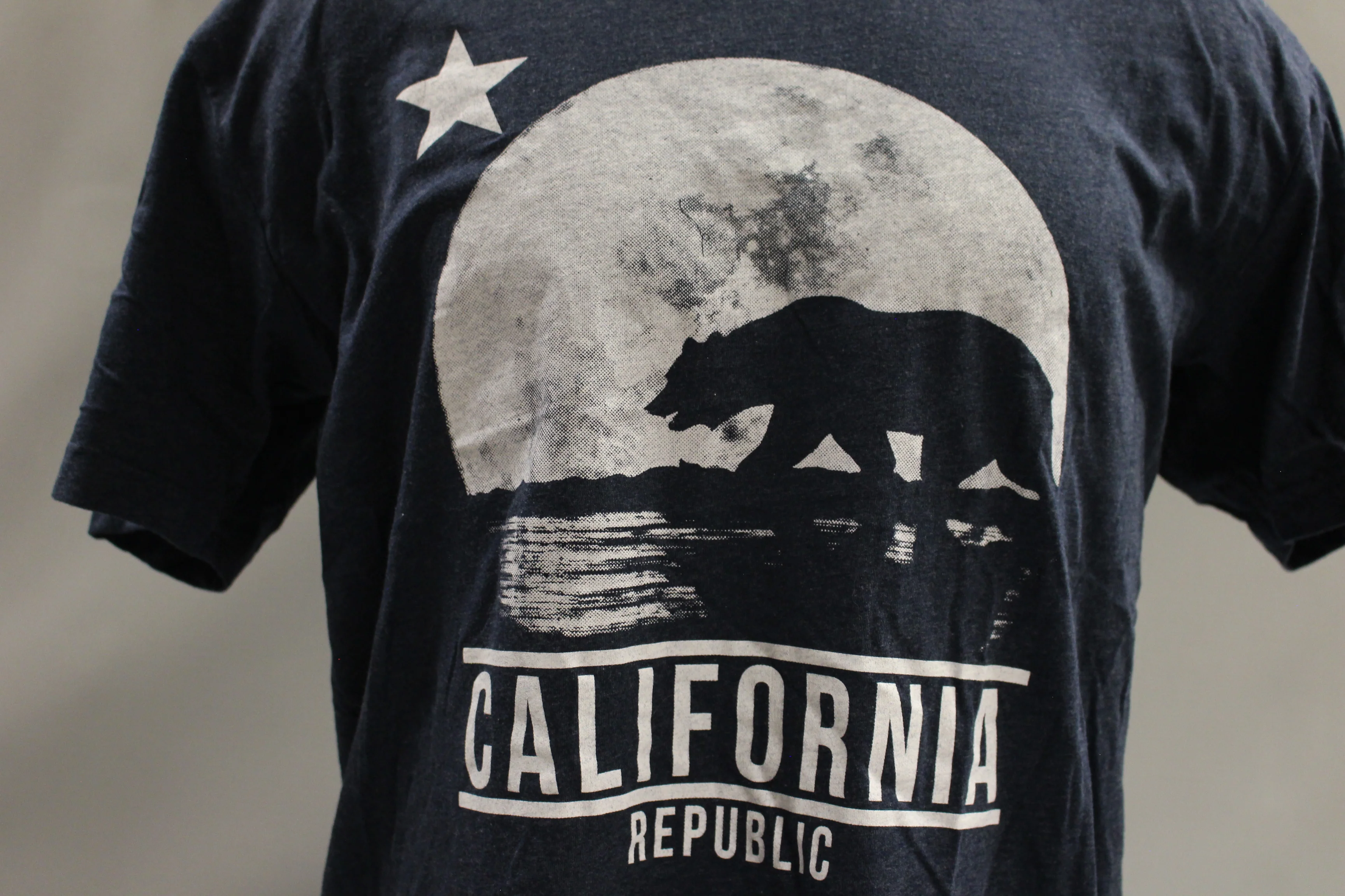 California Republic T-Shirt - Large - Used - Image 2