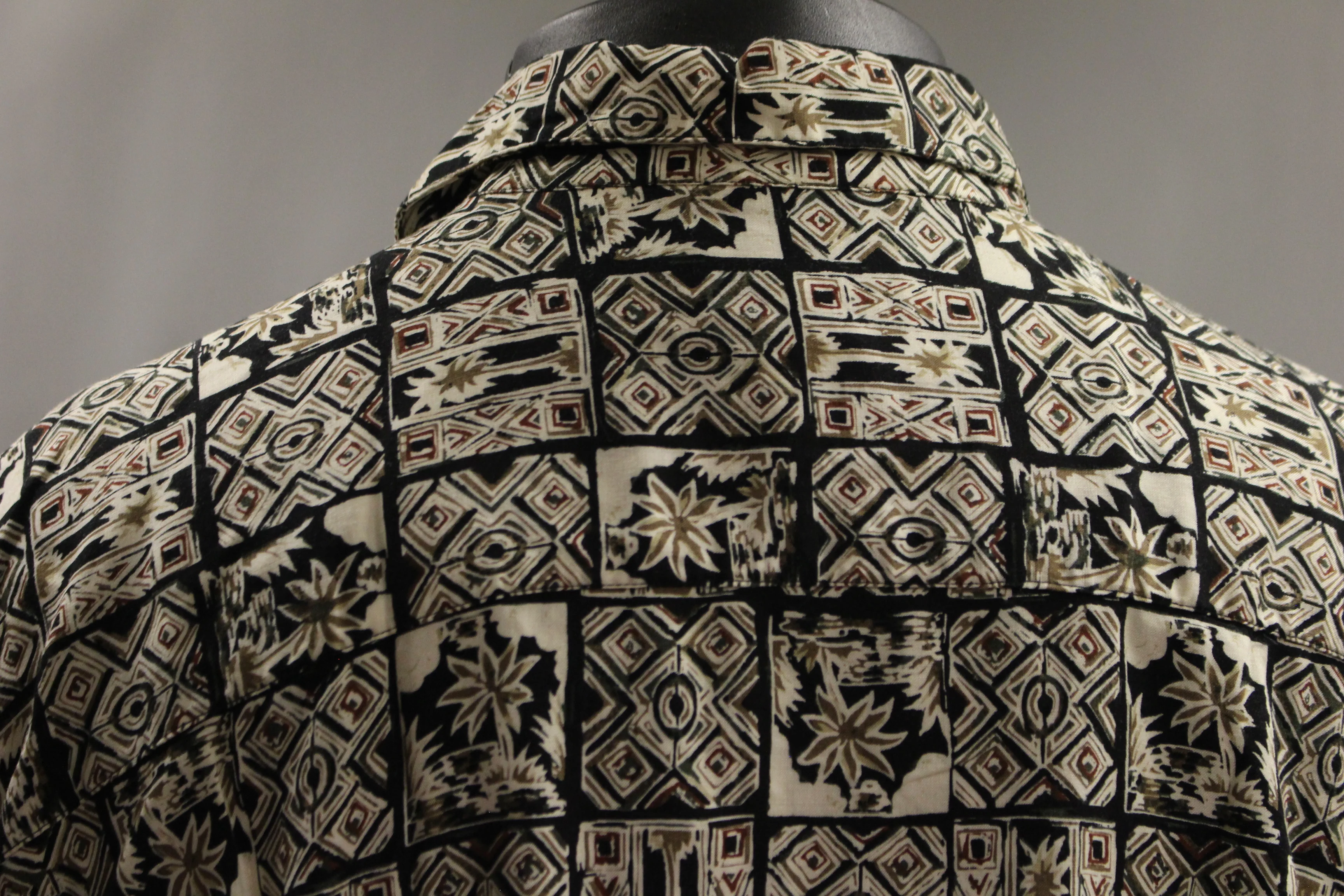 Career Club Men's Geometric Design Shirt - Large - Used - Image 6