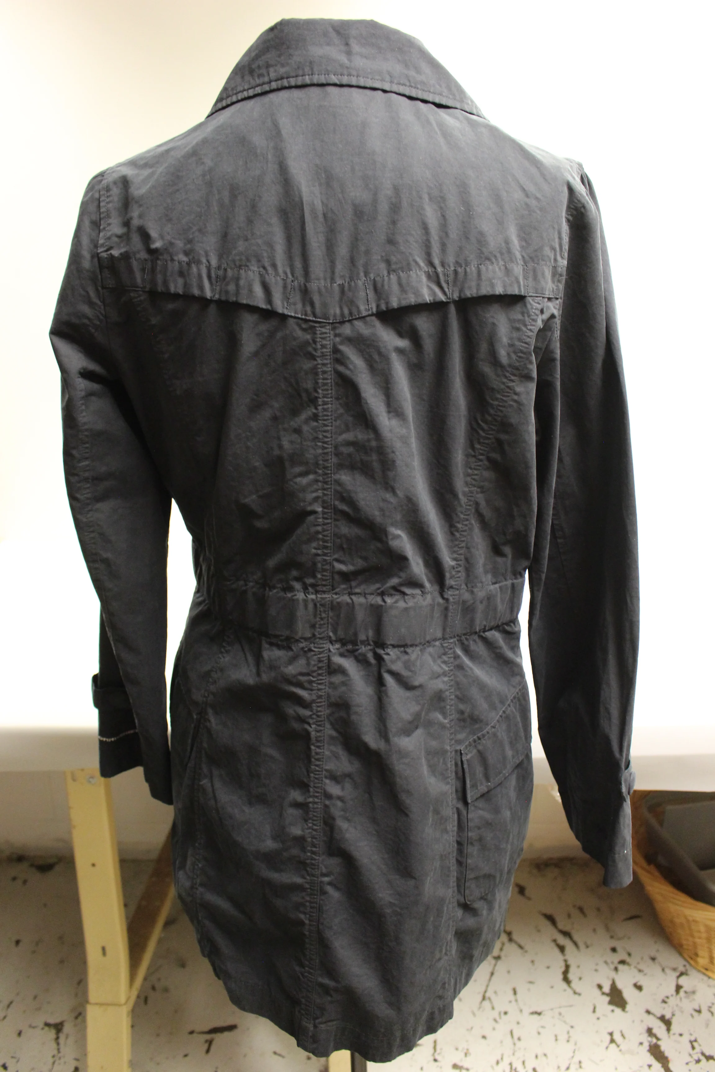 Columbia Omni Shield Women's Travel Trench Coat - Medium - Black - Used - Image 2