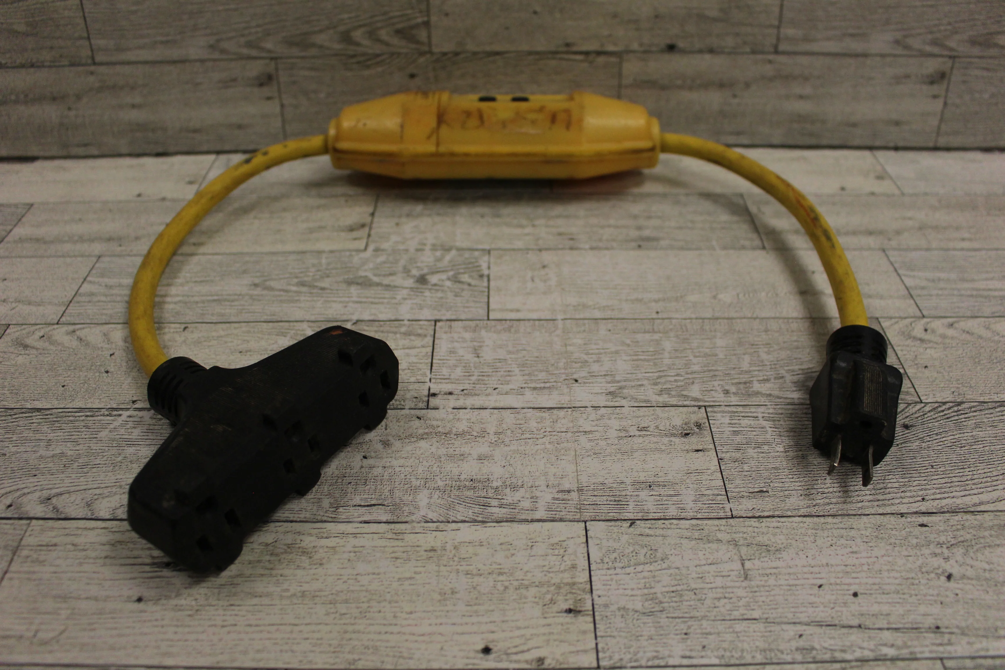Defiant 2' Inline GFCI Indoor Outdoor Cord -15 Amp 125 Volt 1875 Watt - Used - Image 10