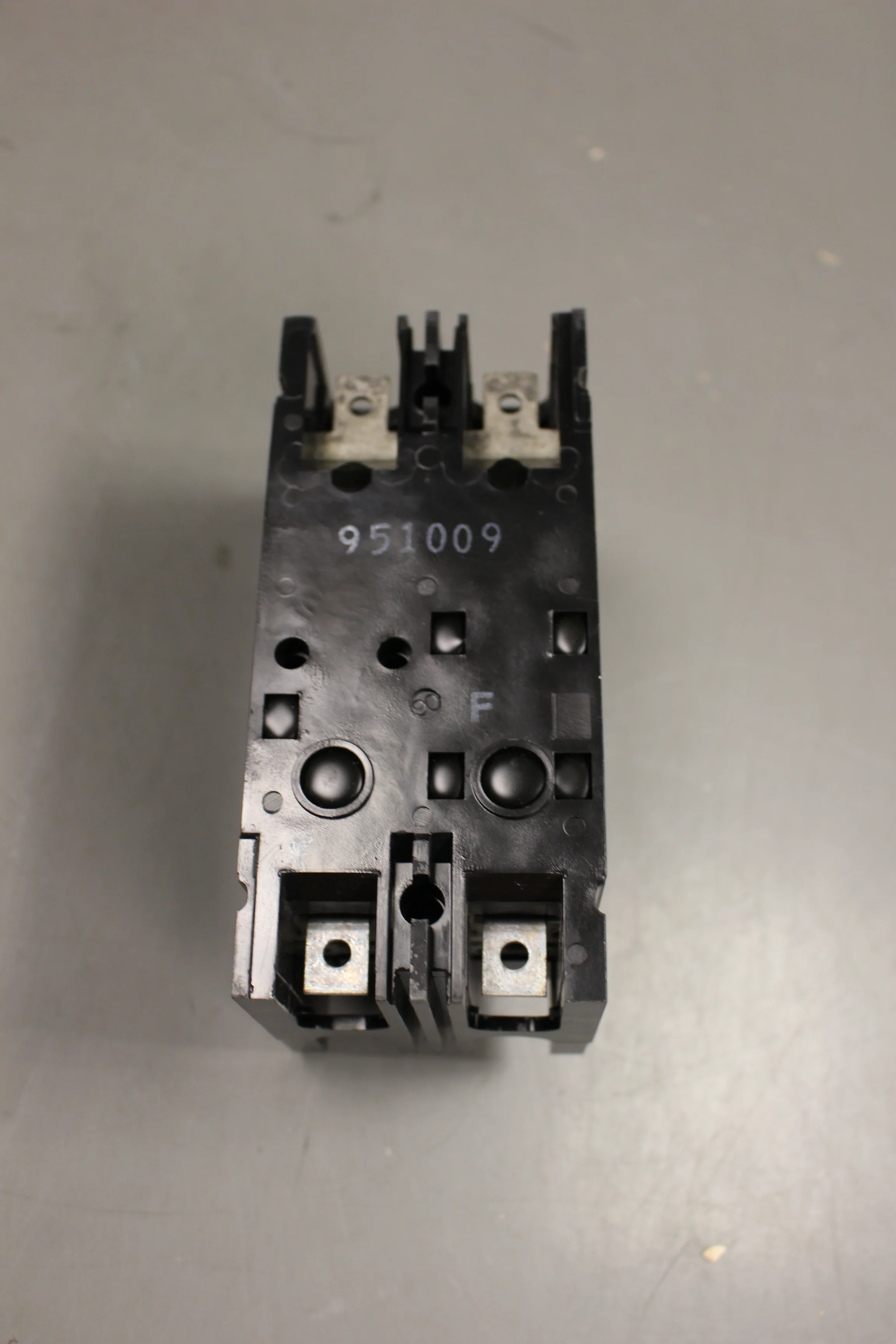 Eaton Circuit Breaker, 83E2762, 5925-01-343-3091, New - Image 2