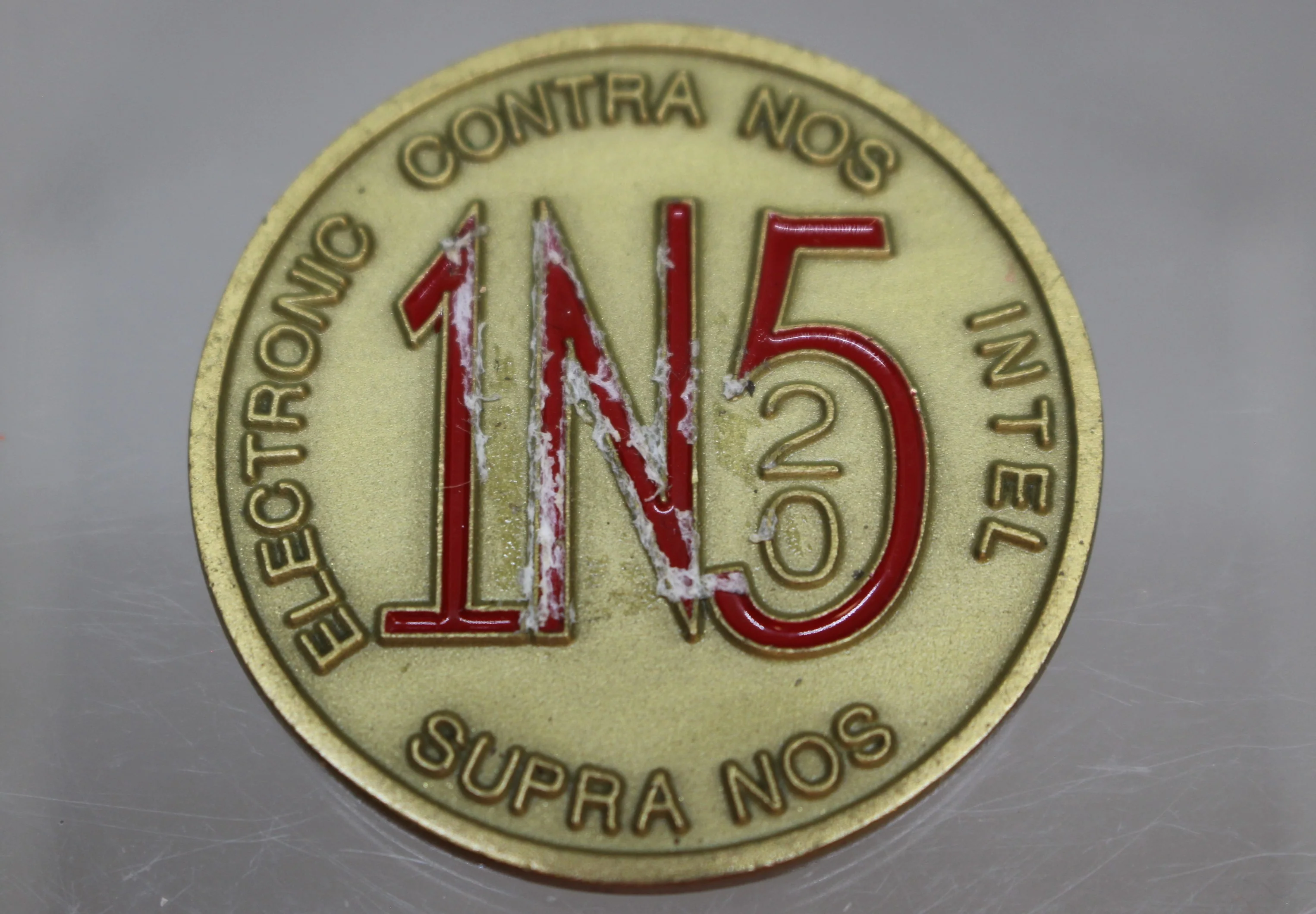 Electronic Contra Nos Intel Supra Nos 1N5 Challenge Coin - Red & Light Green