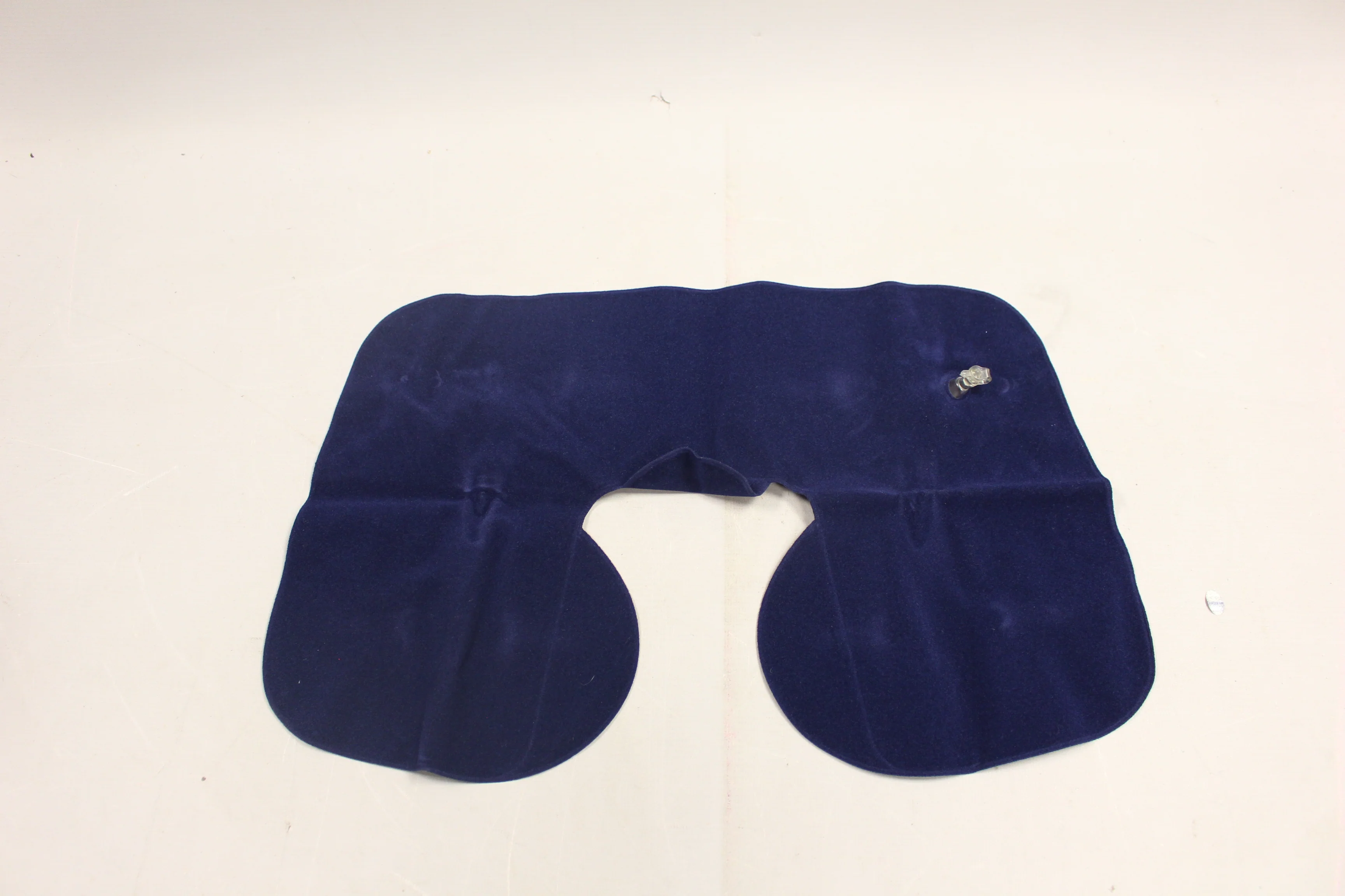 Executive Signature Series Inflatable Vinyl Travel Pillow with Case - New - Image 2