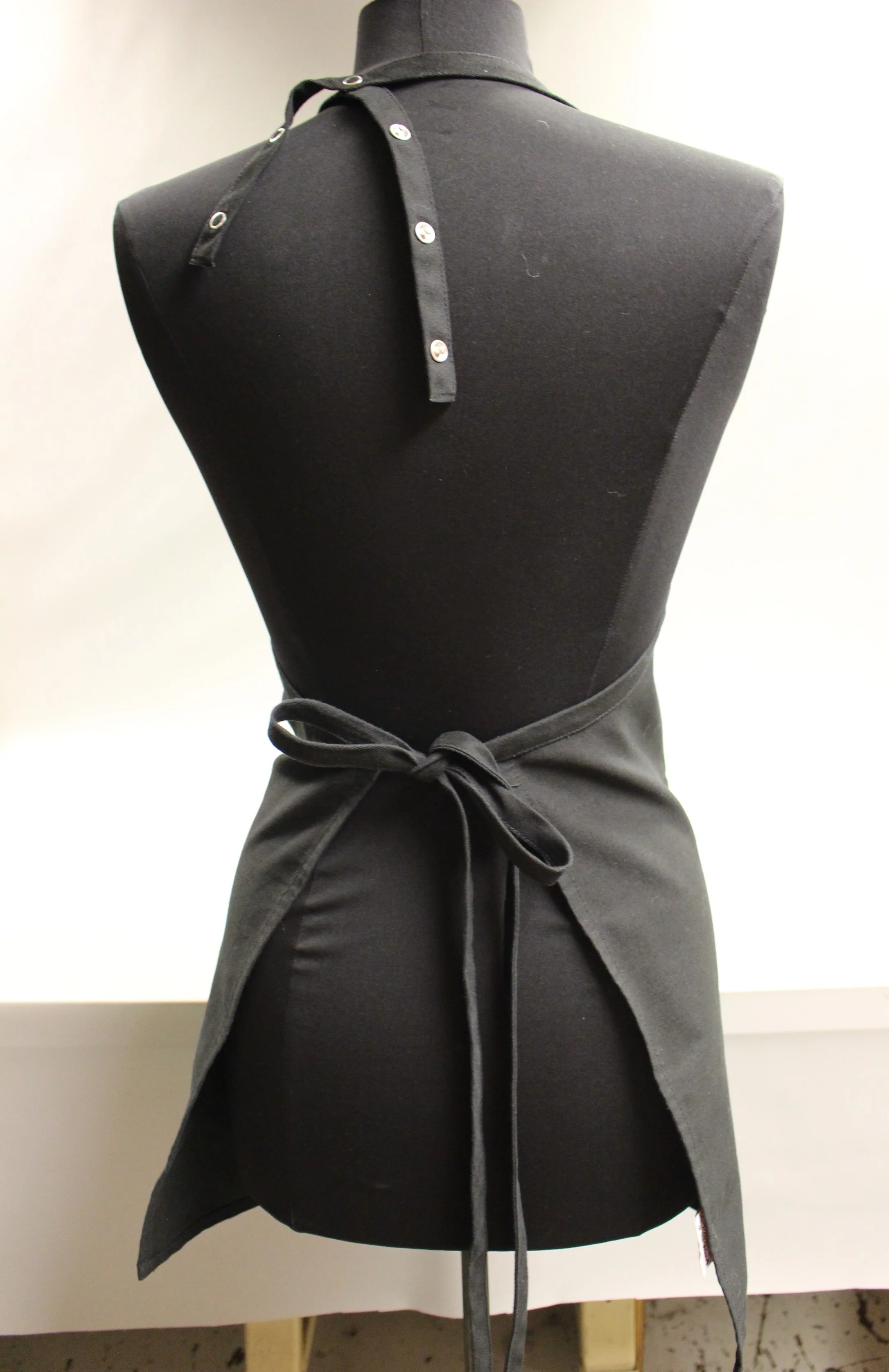 Fame Fabrics Adjustable V Neck Black Apron - F23 - Used - Image 3