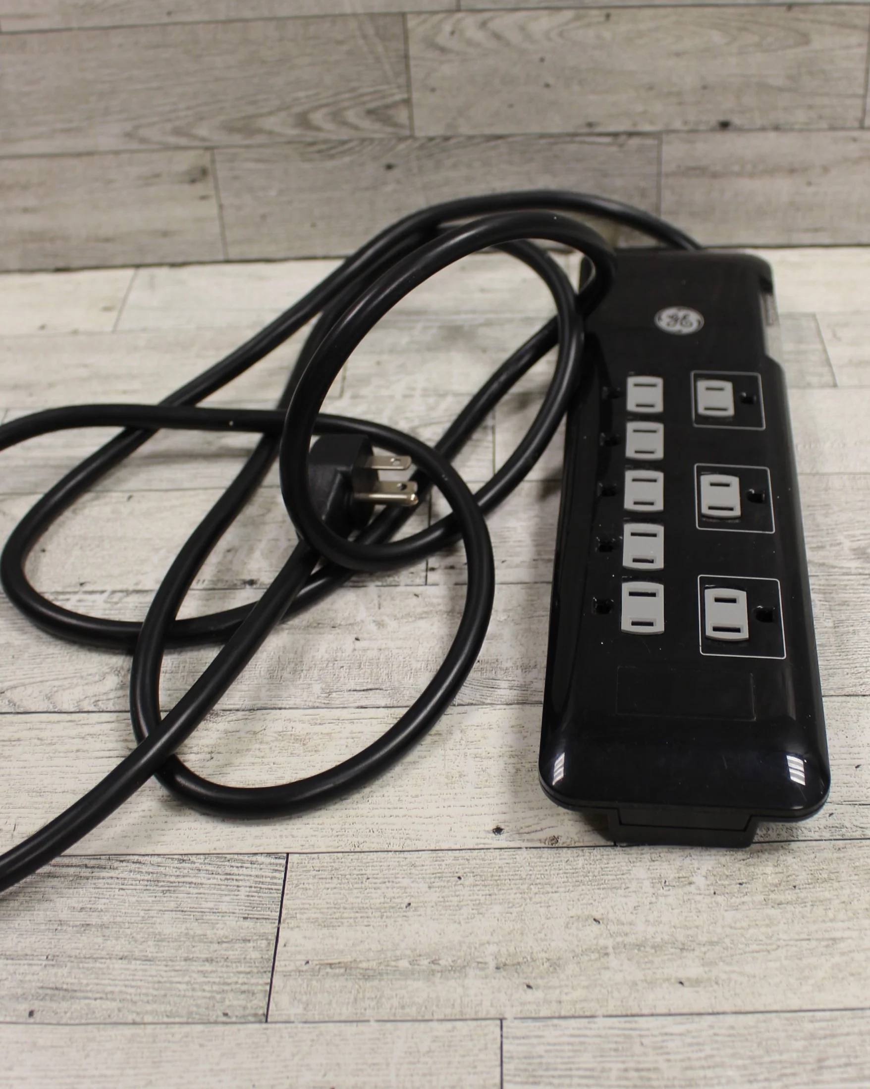 GE UltraPro 8 Outlet Surge Protector - Used