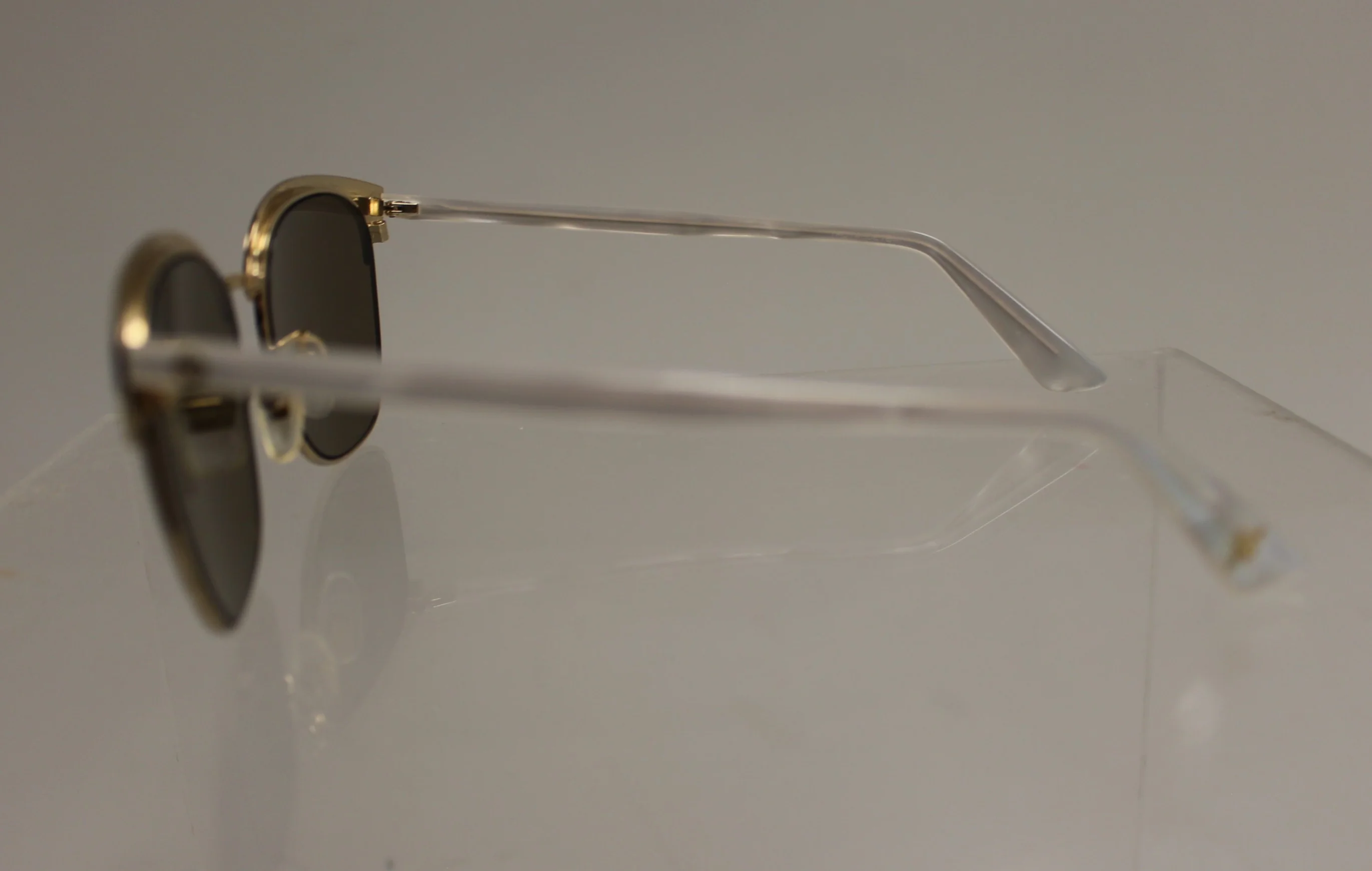 Gucci Endura Gold Clubmaster Cat Eye Sunglasses with Case - Used - Image 3