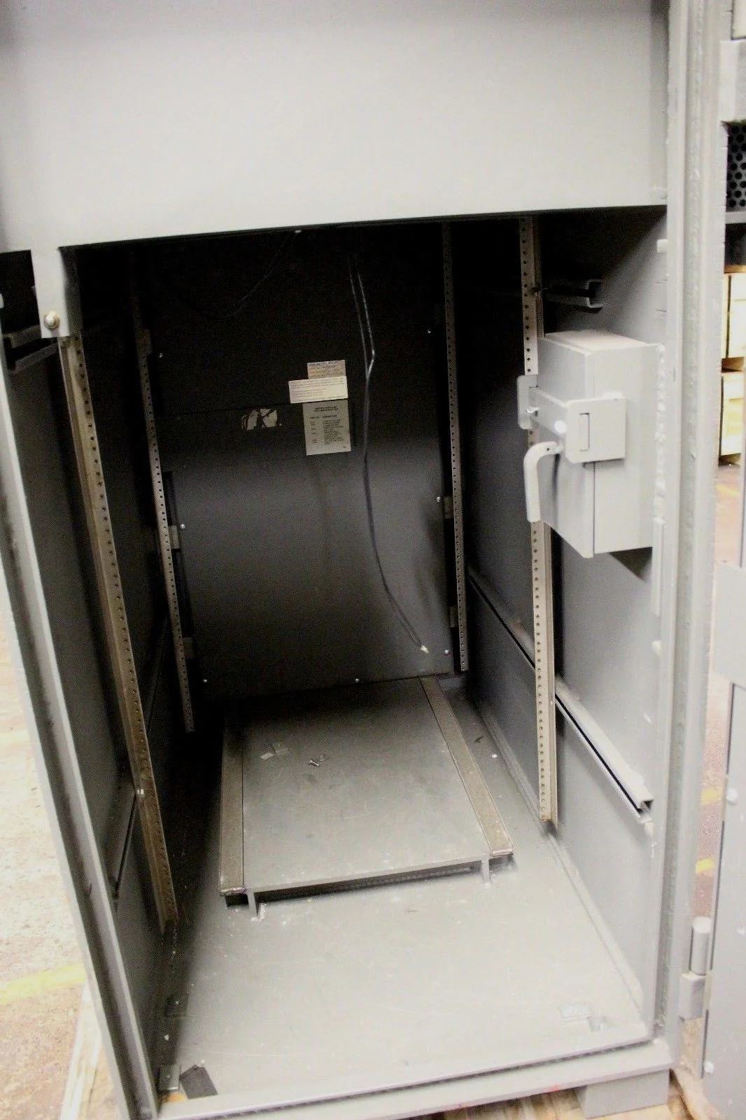 Hamilton Class 5 IPS Information Processing System Security Cabinet - Image 5