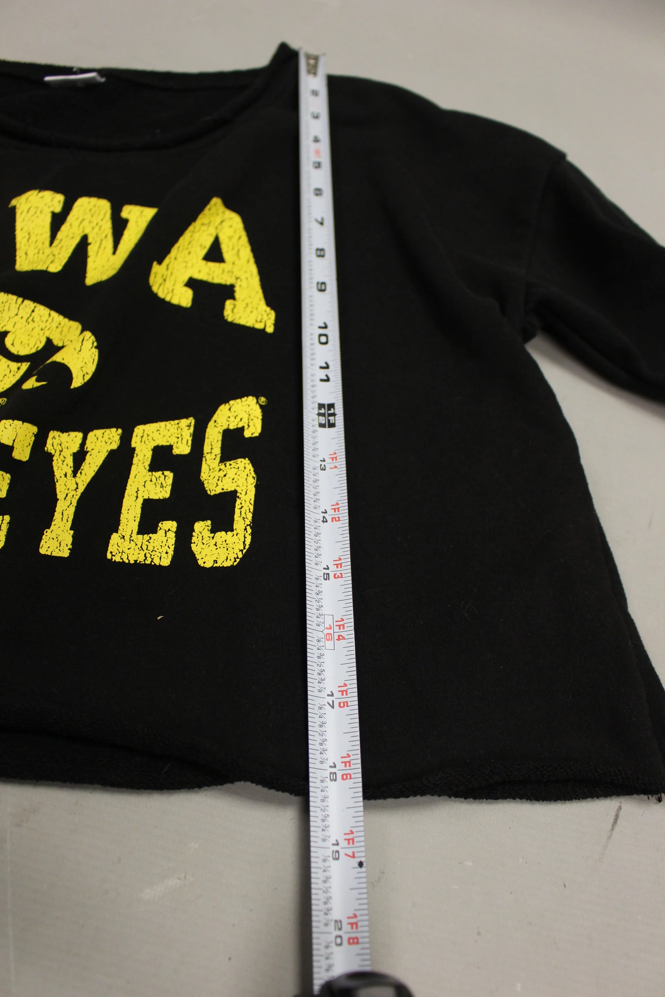 IOWA HAWKEYES Long Sleeve Cropped Sweatshirt - Large - Used - Image 4