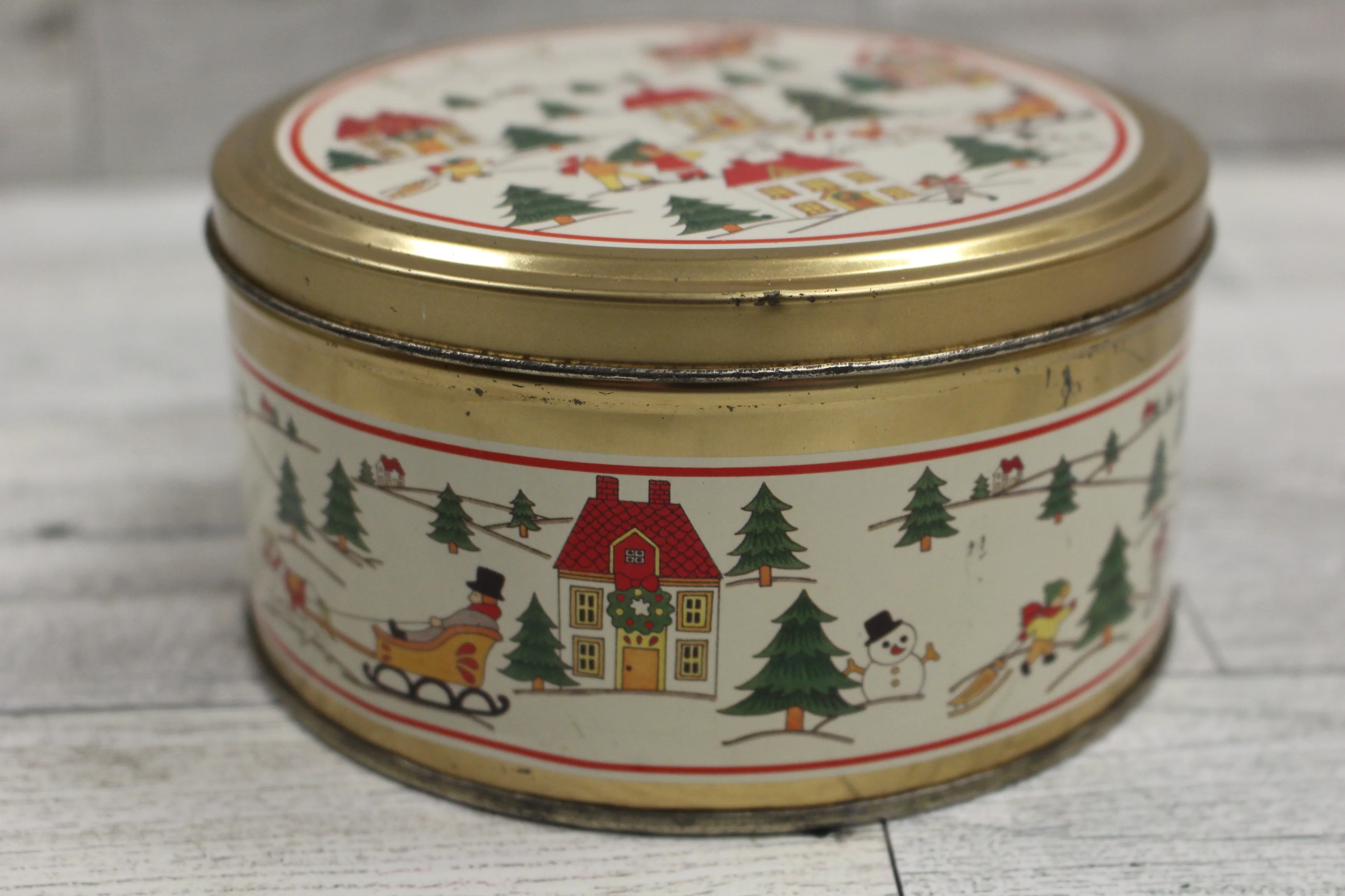 Jamestown Metal Christmas Cookie Tin Container - Used - Image 3