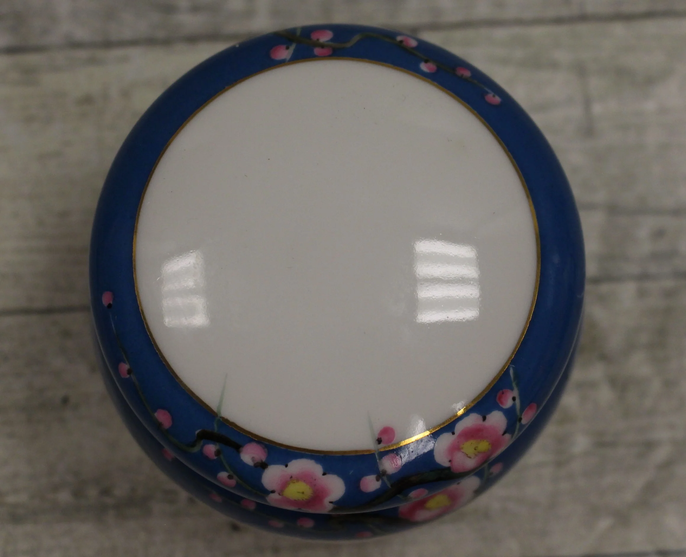Japanese Kokura Porcelain Tea Caddy Vanity Dresser Jar with Lid - Floral - Used - Image 5