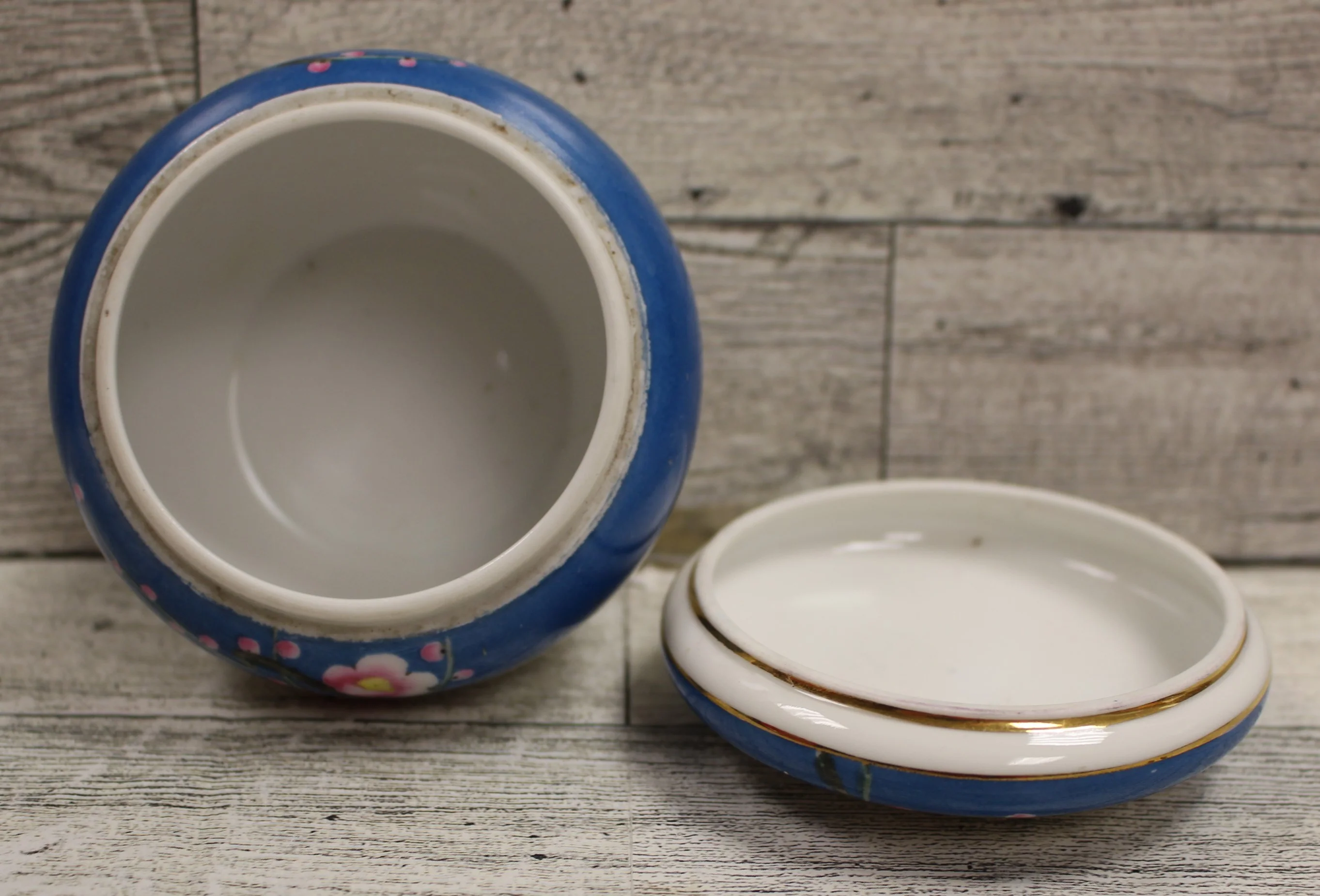 Japanese Kokura Porcelain Tea Caddy Vanity Dresser Jar with Lid - Floral - Used - Image 6