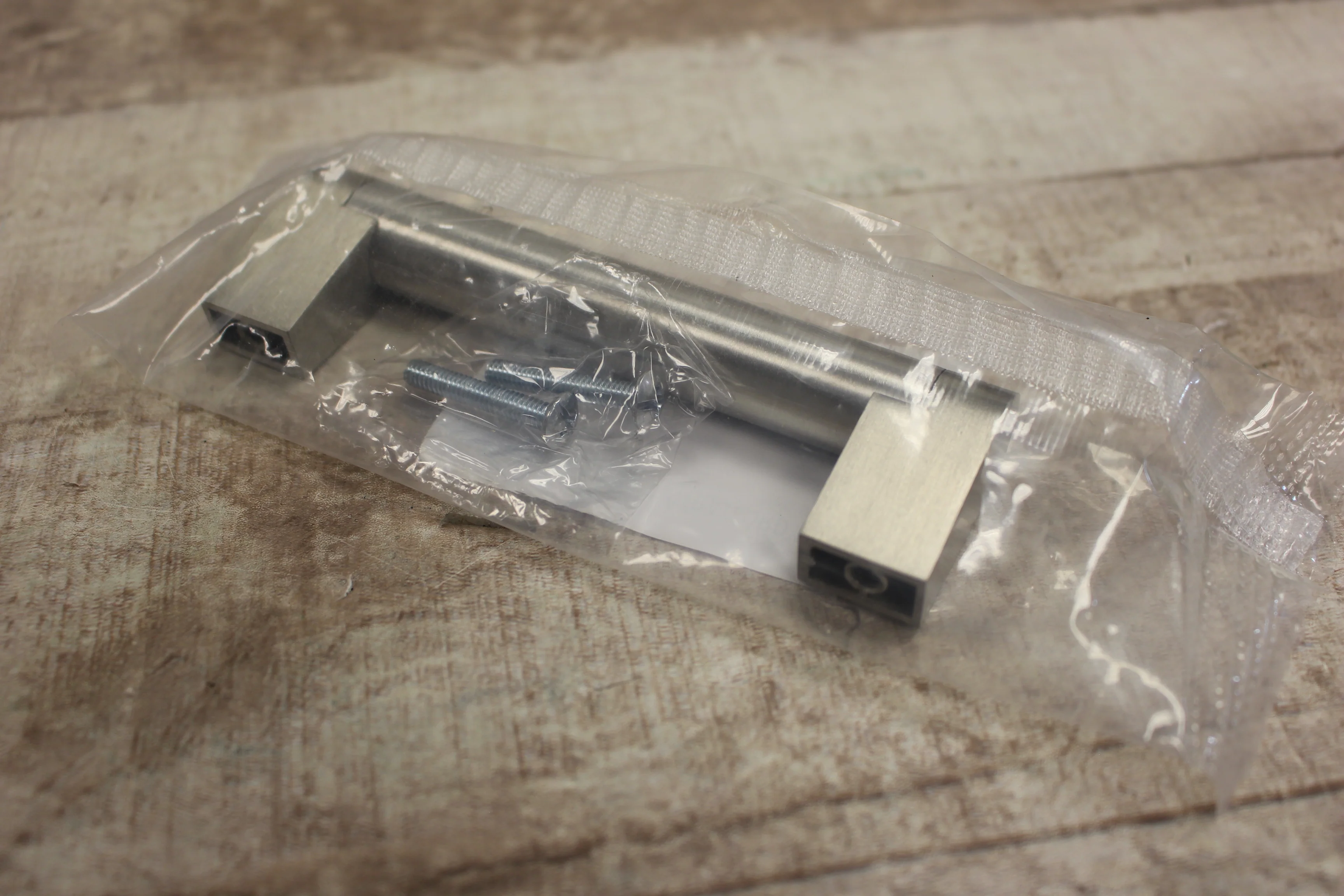 Liberty Hardware P28990-SC-C 3-3/4" Stratford Bar Pull Stainless Steel -New - Image 2