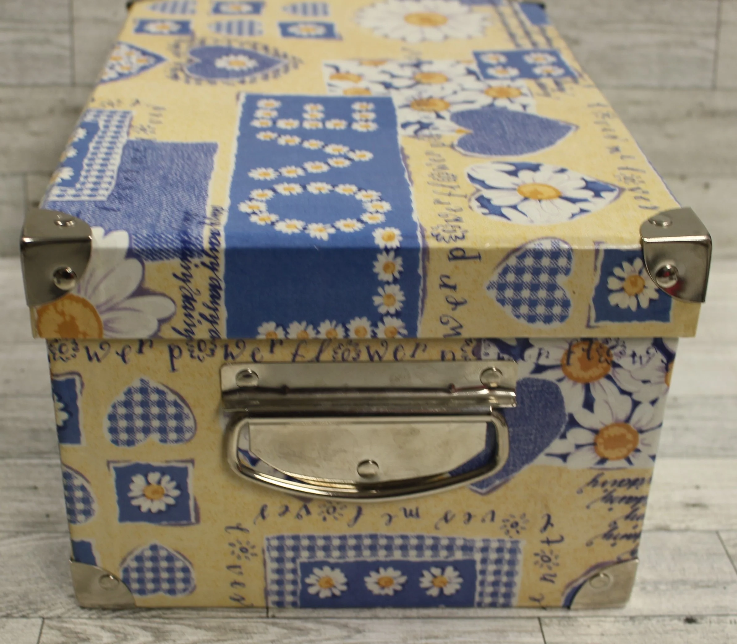 Memory Photo Keepsake Storage Box with Handles - Love Daisy Flowers - Used - Image 2