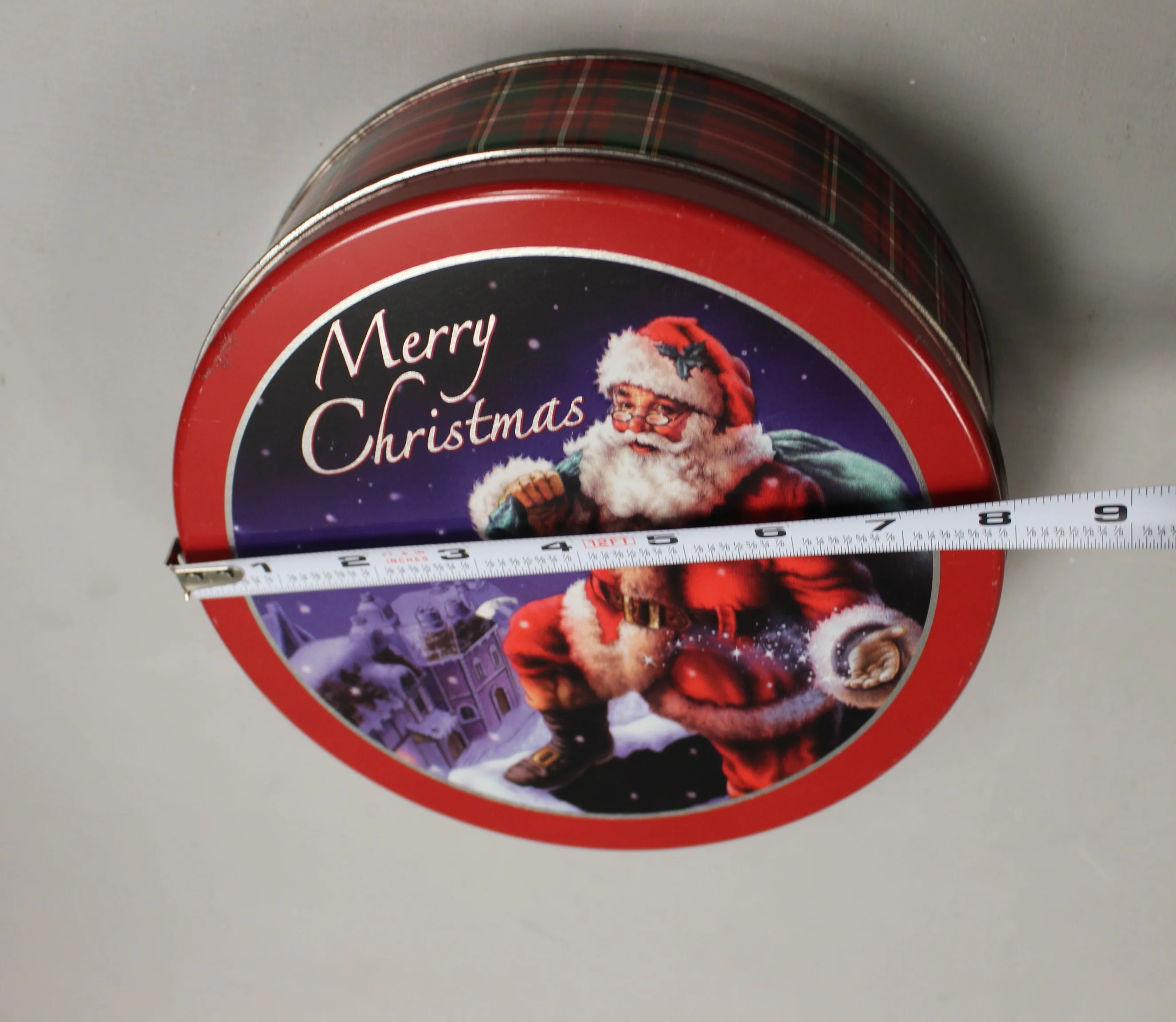Merry Christmas Medium Santa Tin - Used - Image 4