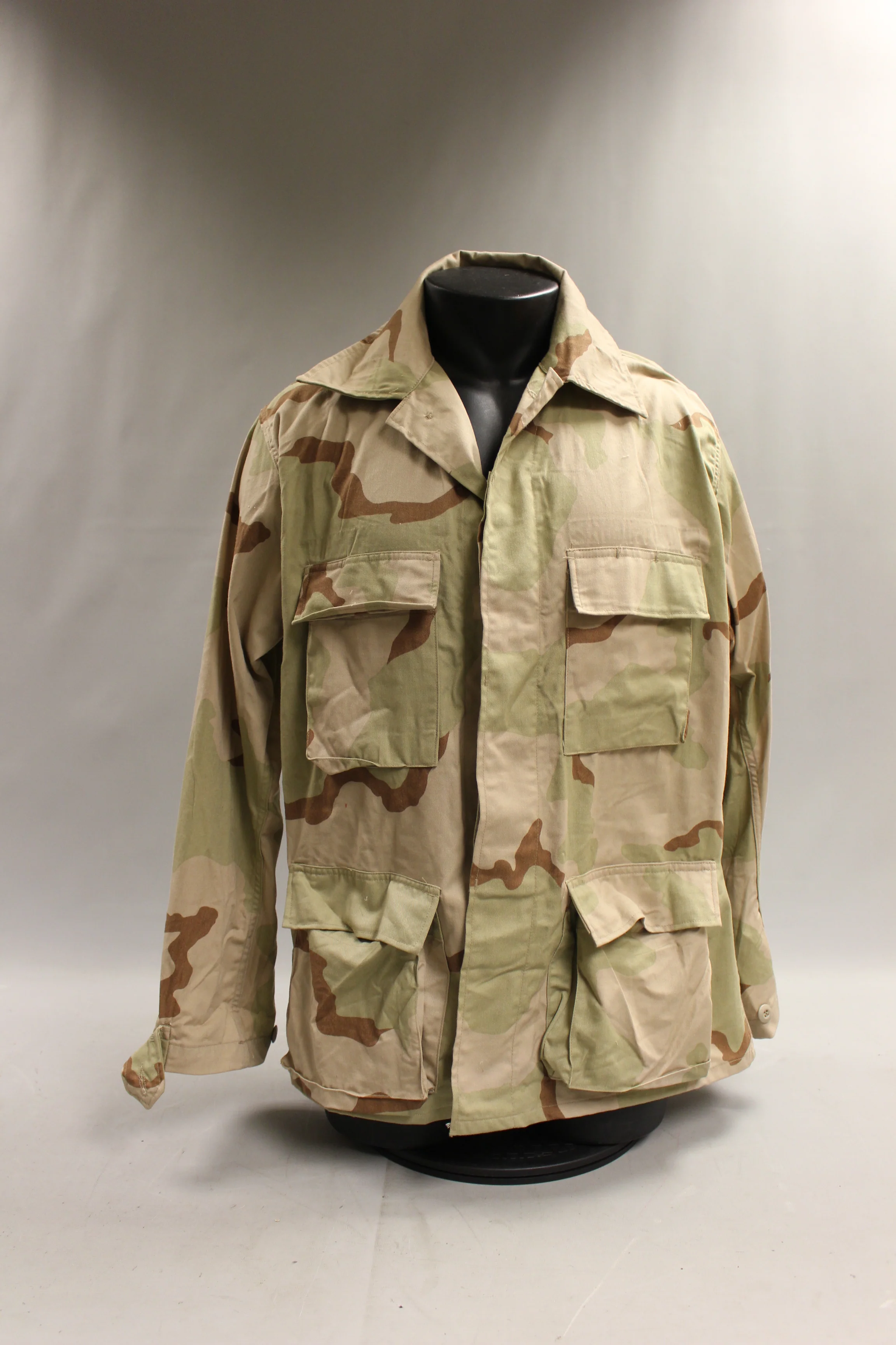 Military Issue Desert Camo Blouse Jacket - Medium Reg - 8415-01-327-5308 - Used