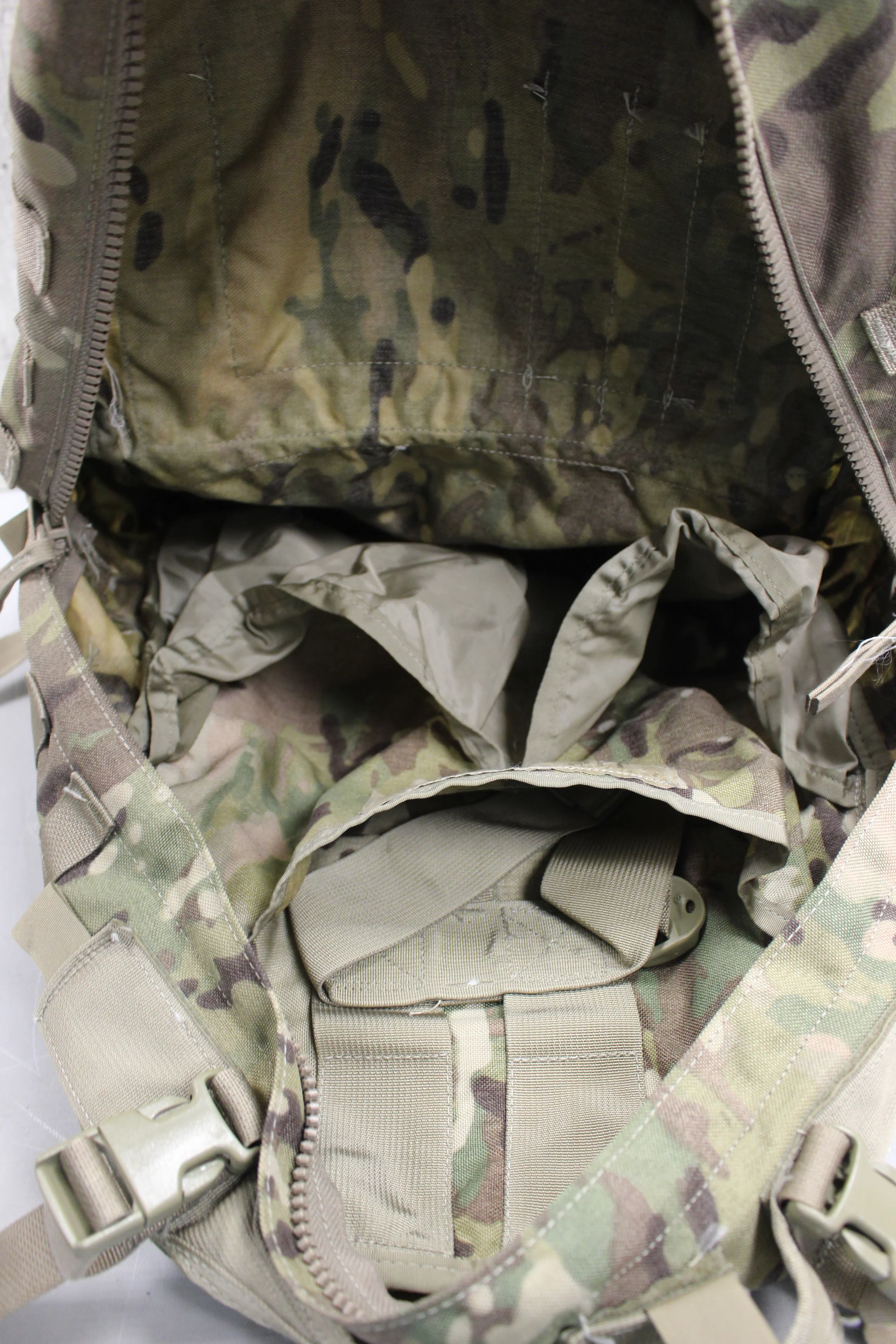 Military Issued Molle II OCP Medium Rucksack Field Pack - 8465-01-585-1512 -Used - Image 3