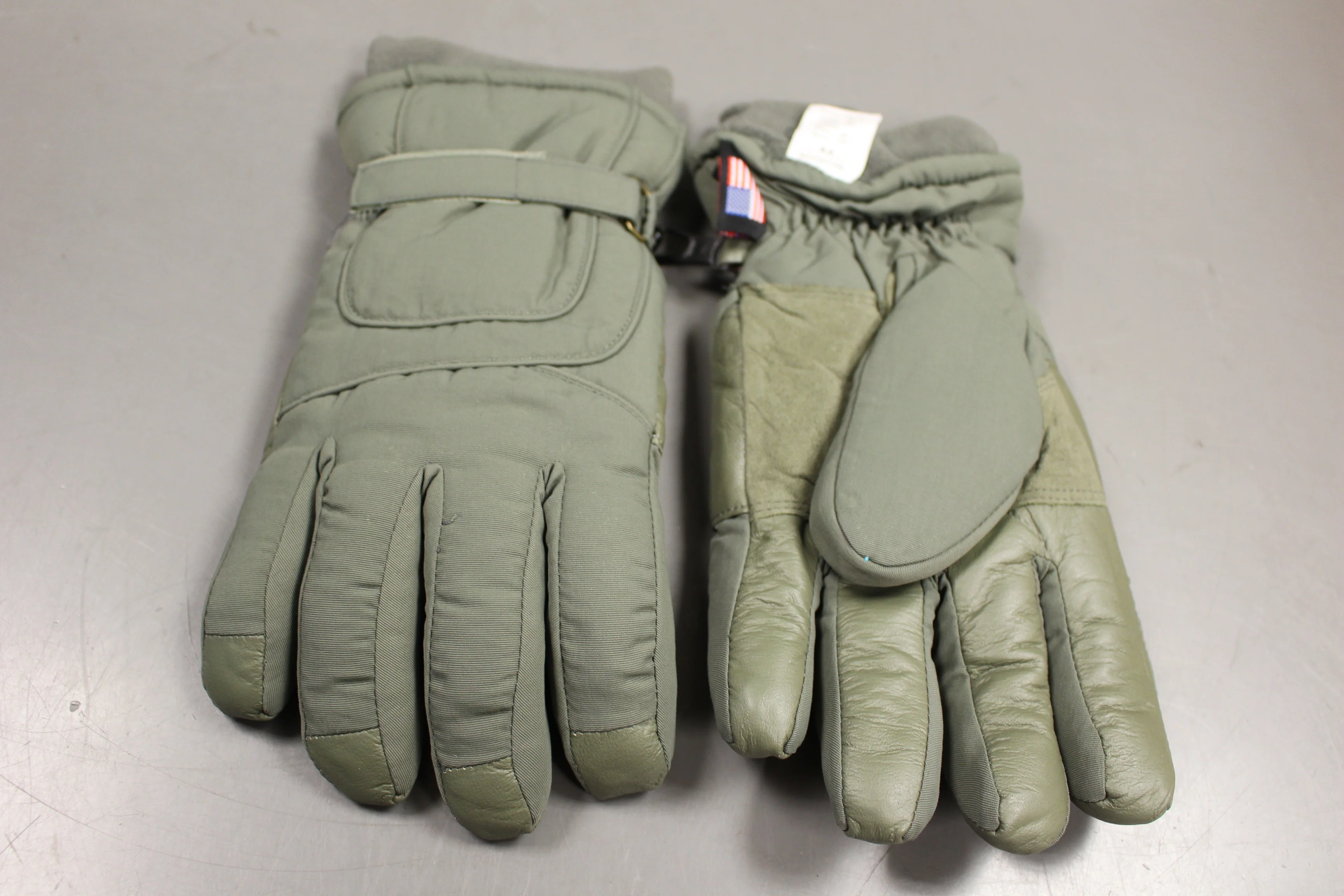 Military Issued Winter Gloves - 7126-FGS - Foliage Green - Small - New - Image 2