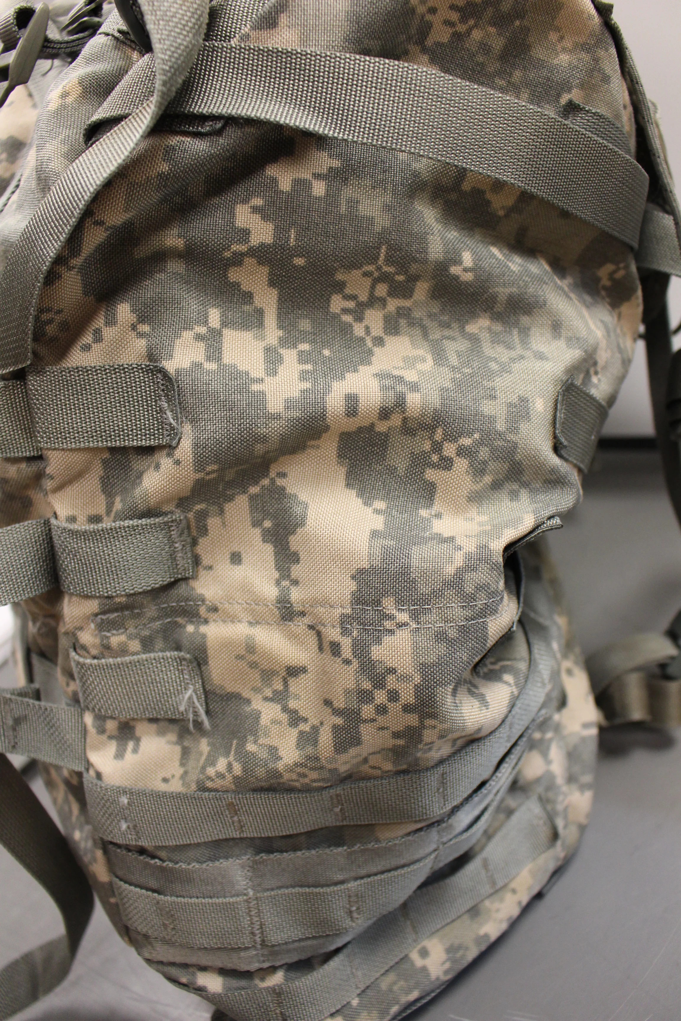 Molle II ACU Modular Lightweight Load-Carrying Equipment Rucksack Large Pack - Image 3
