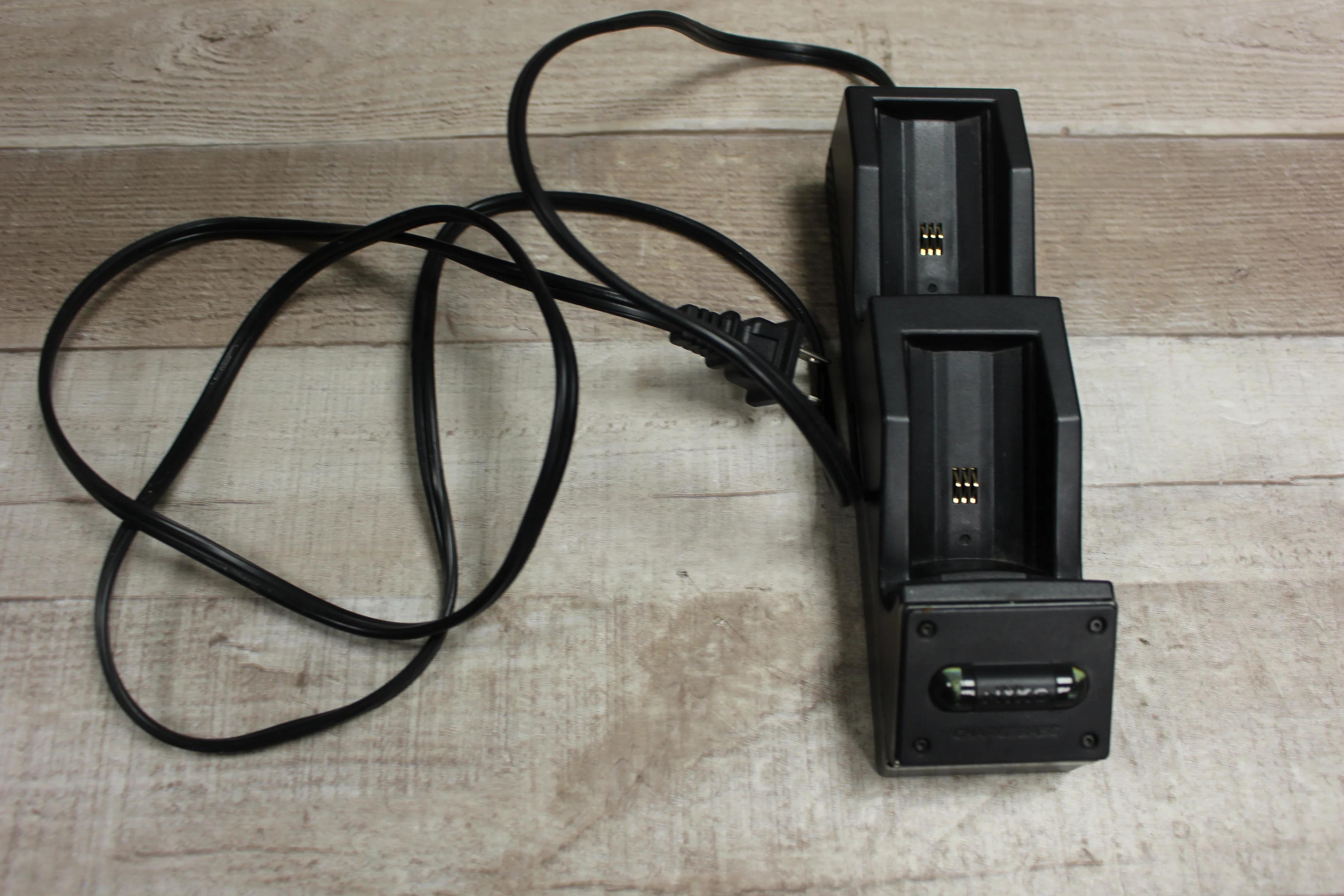 Nyko Xbox 360 Charging Base For Rechargeable Battery -Black -Used