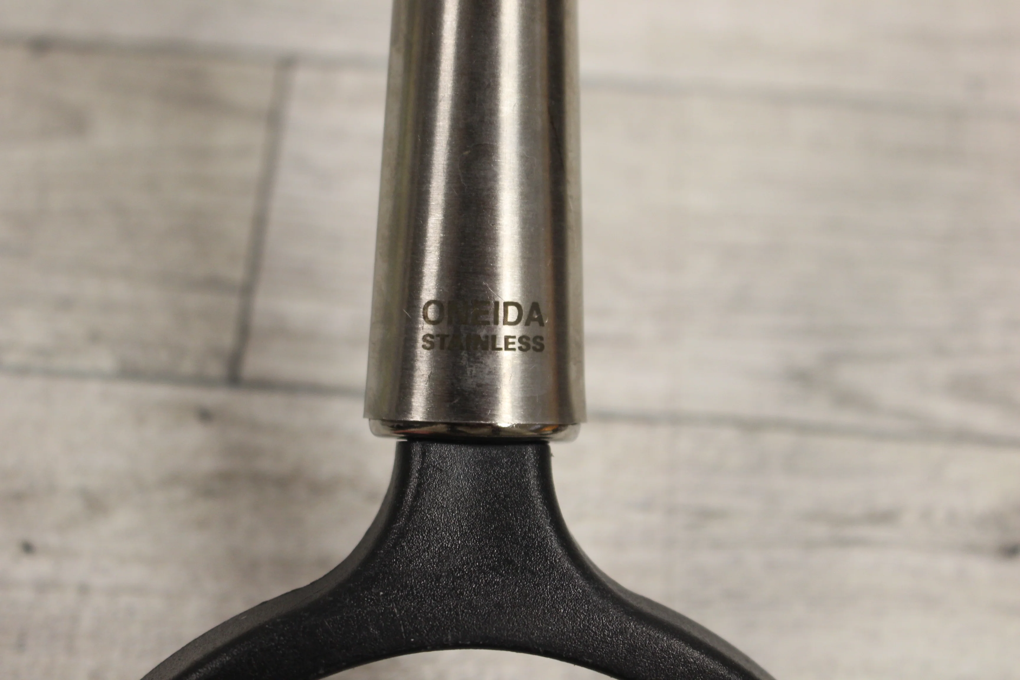 Oneida Stainless Steel Vegatable Peeler - Used - Image 2