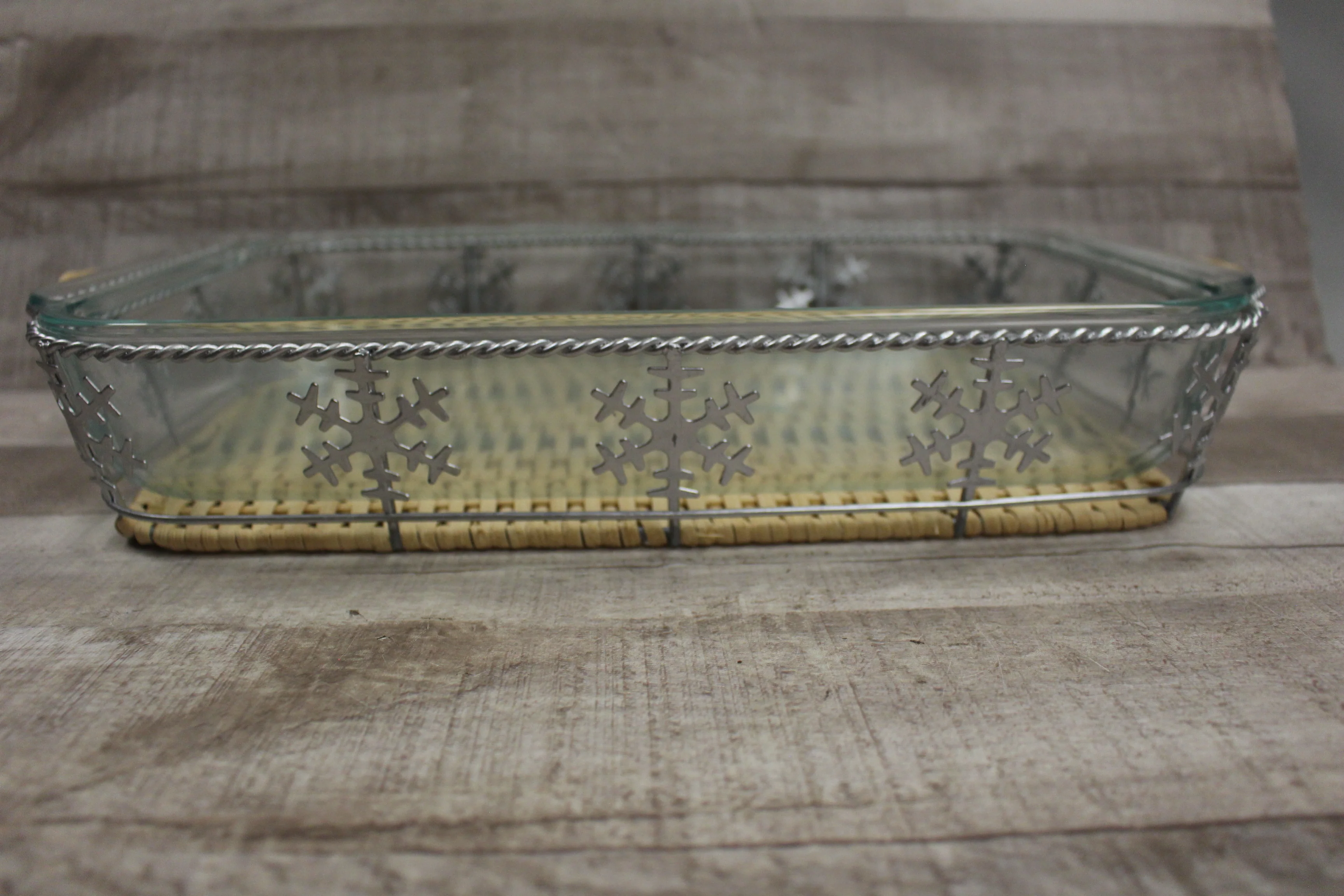Pyrex Holiday Snowflake Baking Dish With Counter Oven Rest -Used - Image 3
