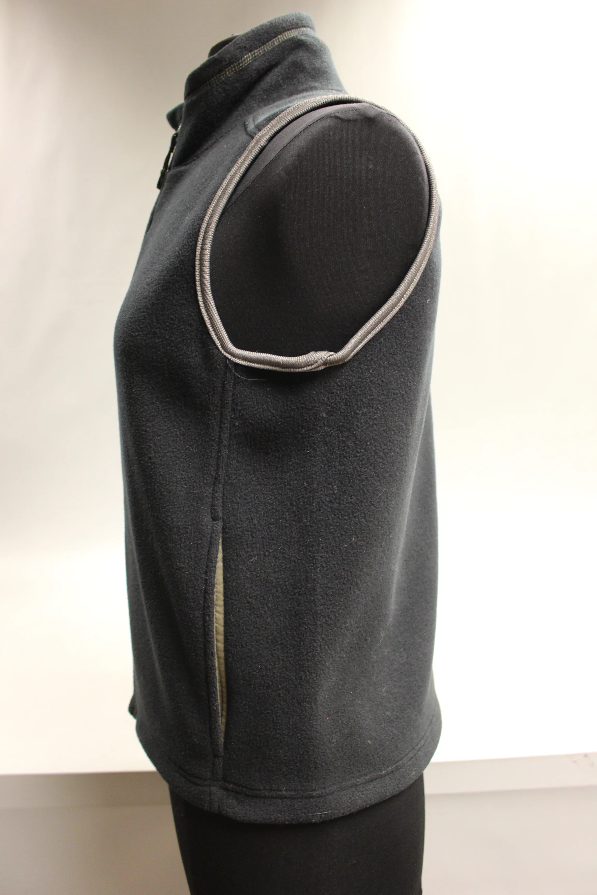 REI Boys Vest - XL - Black with Tan Trim - Used - Image 9