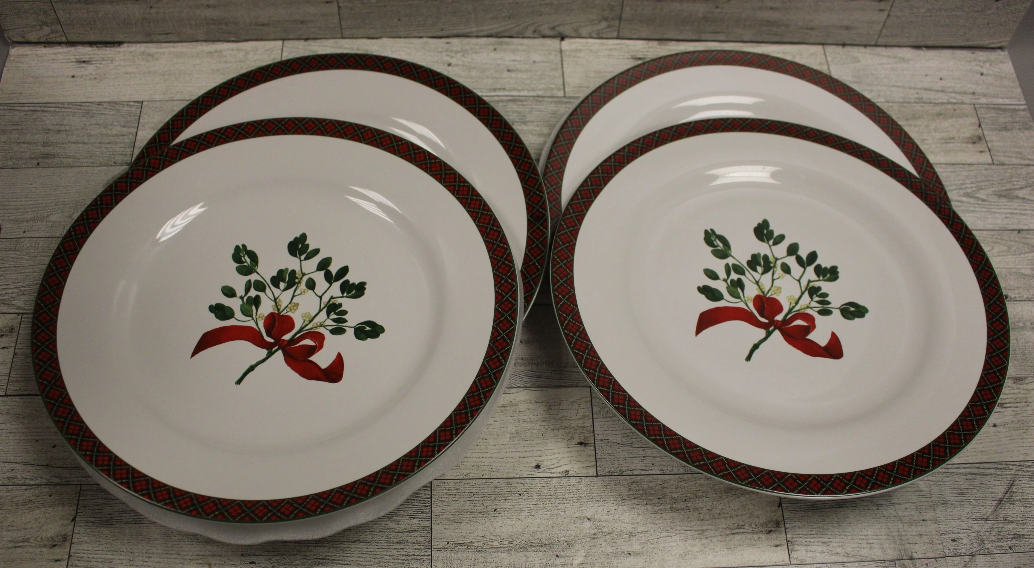 Sakura 16 Piece Holiday Dinnerware Set - 4 Designs - Holiday Greens - New - Image 4