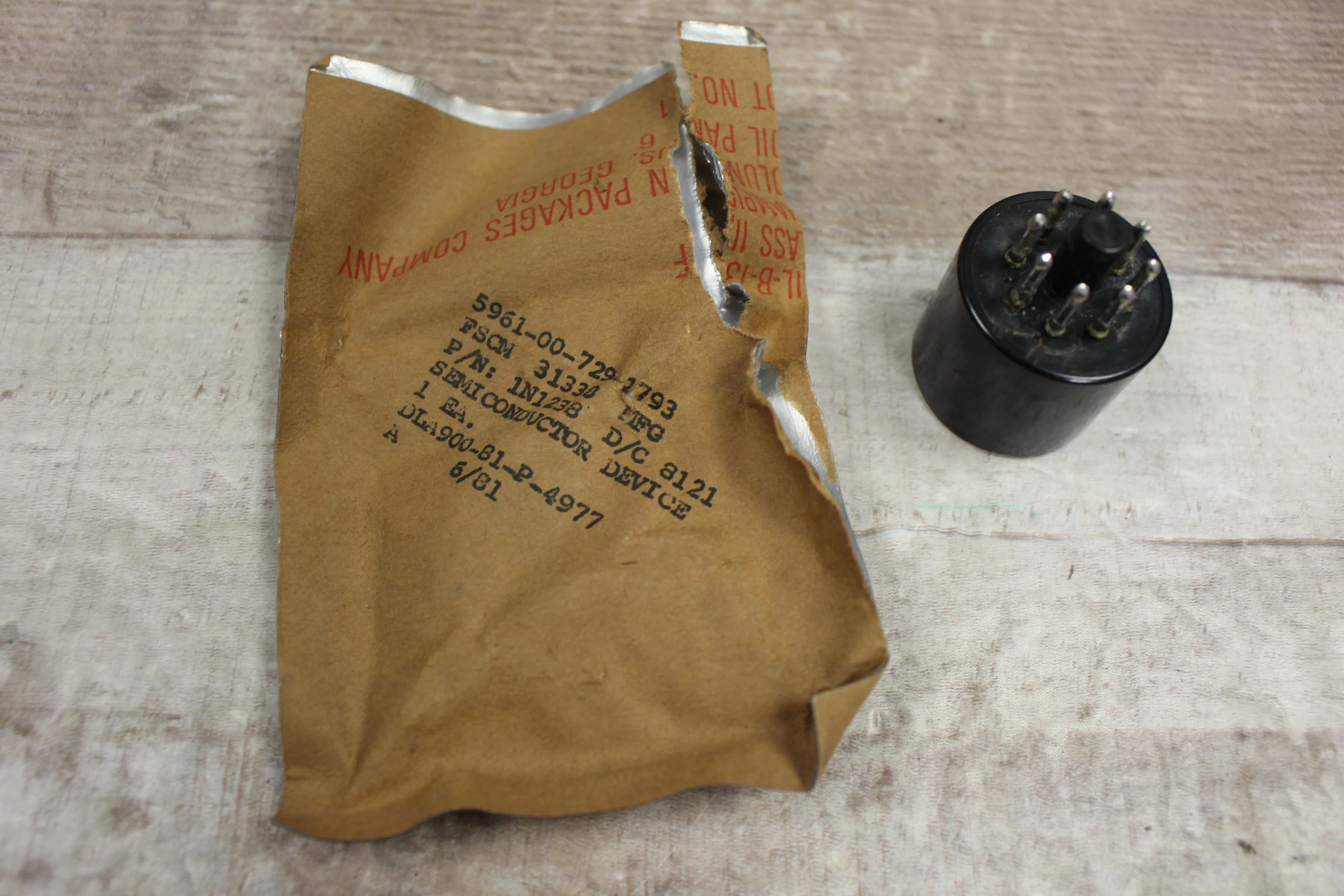 Semi Conductor Device 5961-00-729-1793 -New, Open Box - Image 3