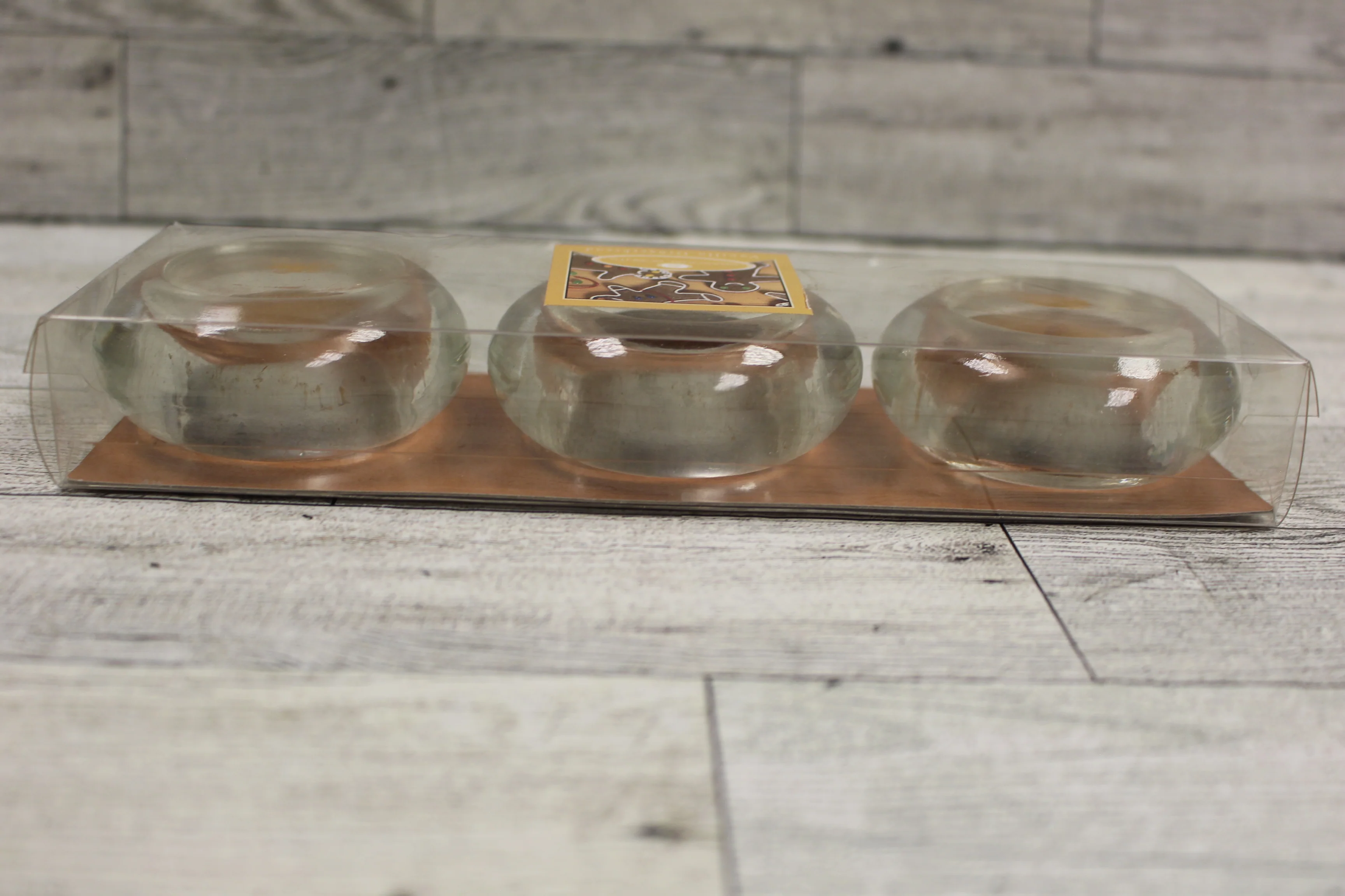Set of 3 Round Vanilla Gingerbread Scented Tealight Candles in Glass Holders-New - Image 2