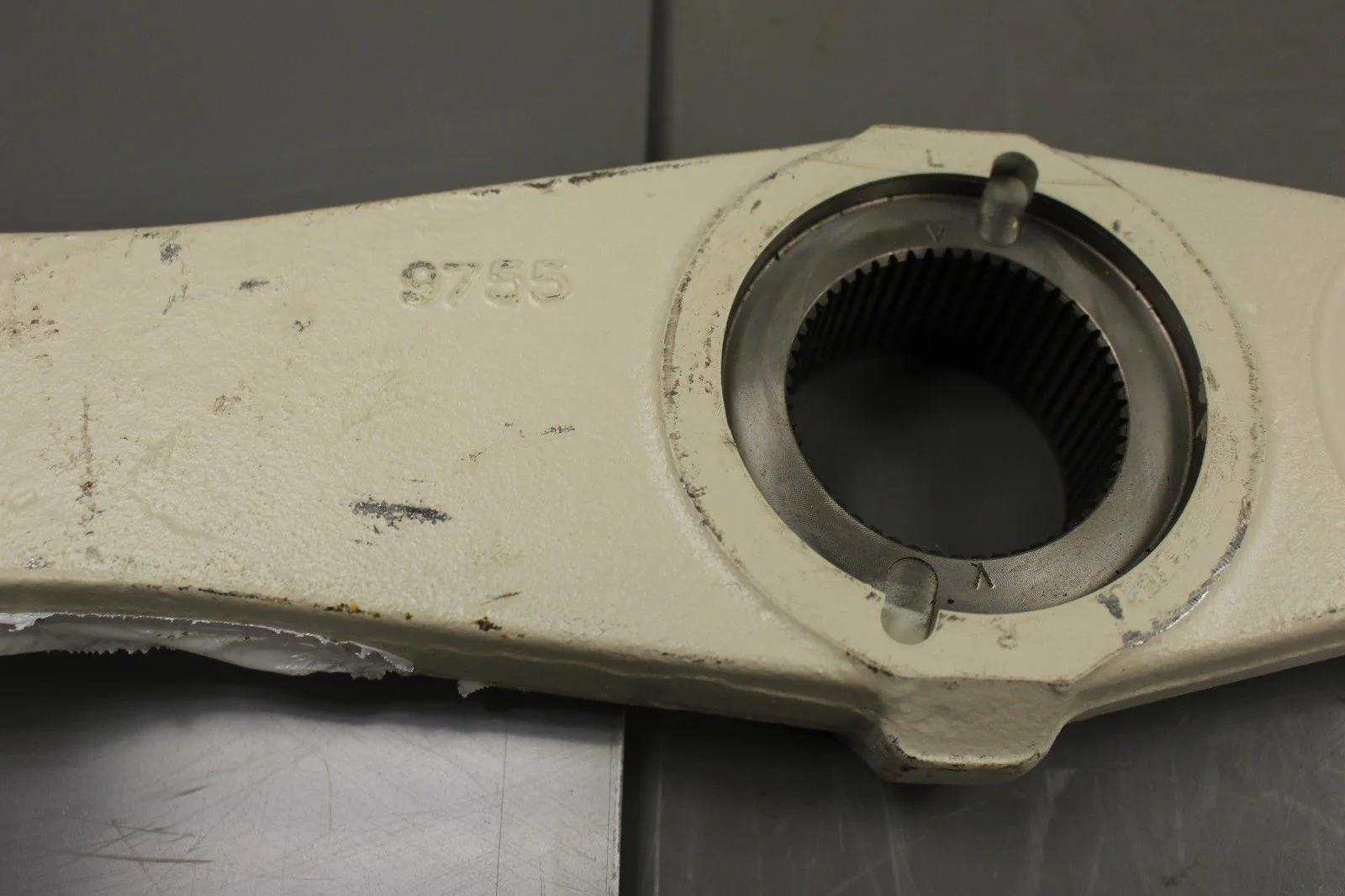 Steering Gear Arm, NSN 2530-01-565-8607, P/N 2596314 - Image 3