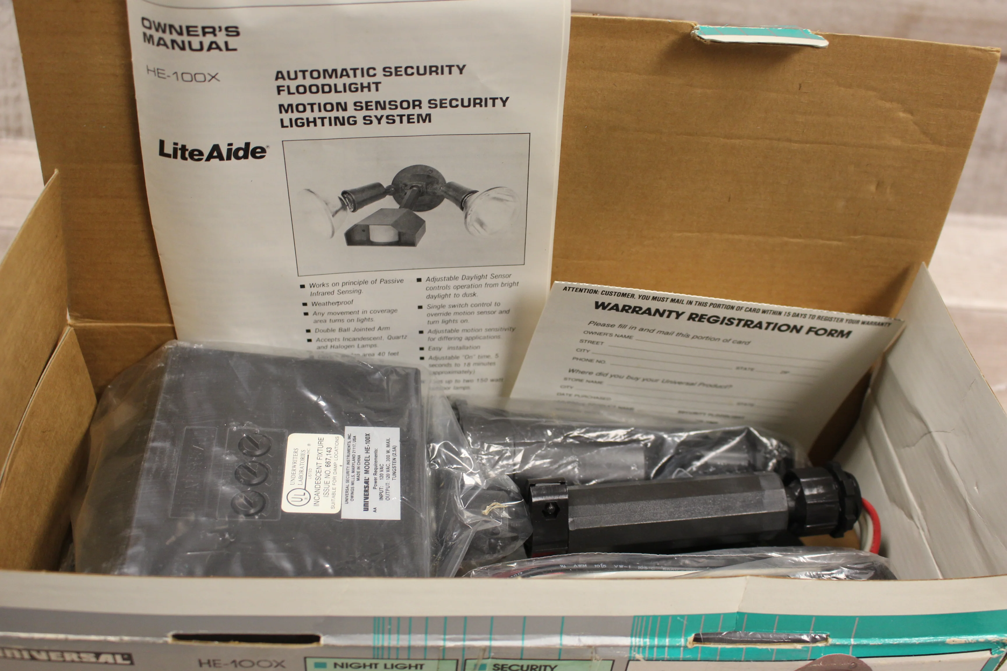 Universal HE-100X Lite Aide Automatic Motion Sensor Security Floodlight - New - Image 4