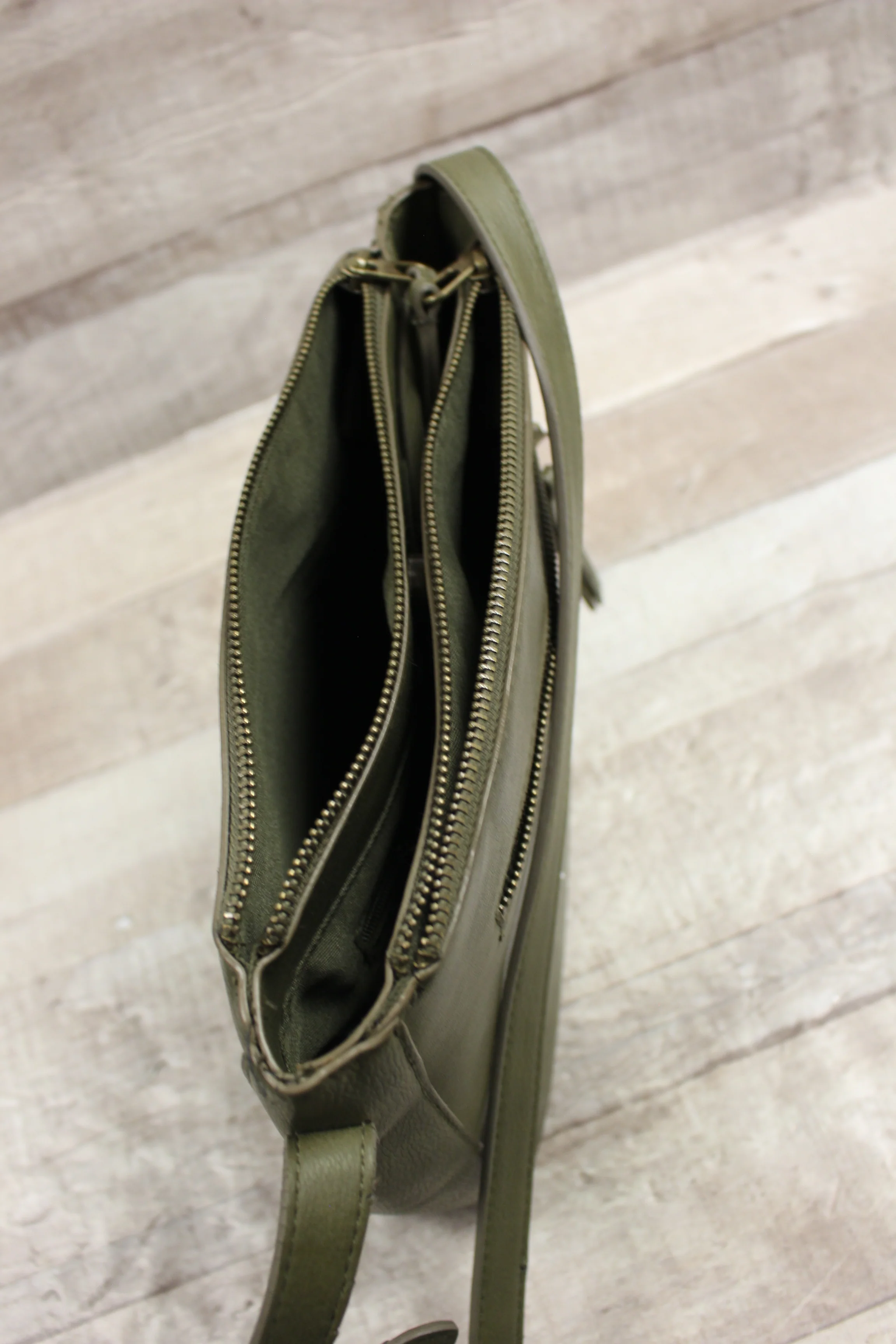 Universal Threads Good Co Faux Leather Handbag Purse -Green -Used - Image 3