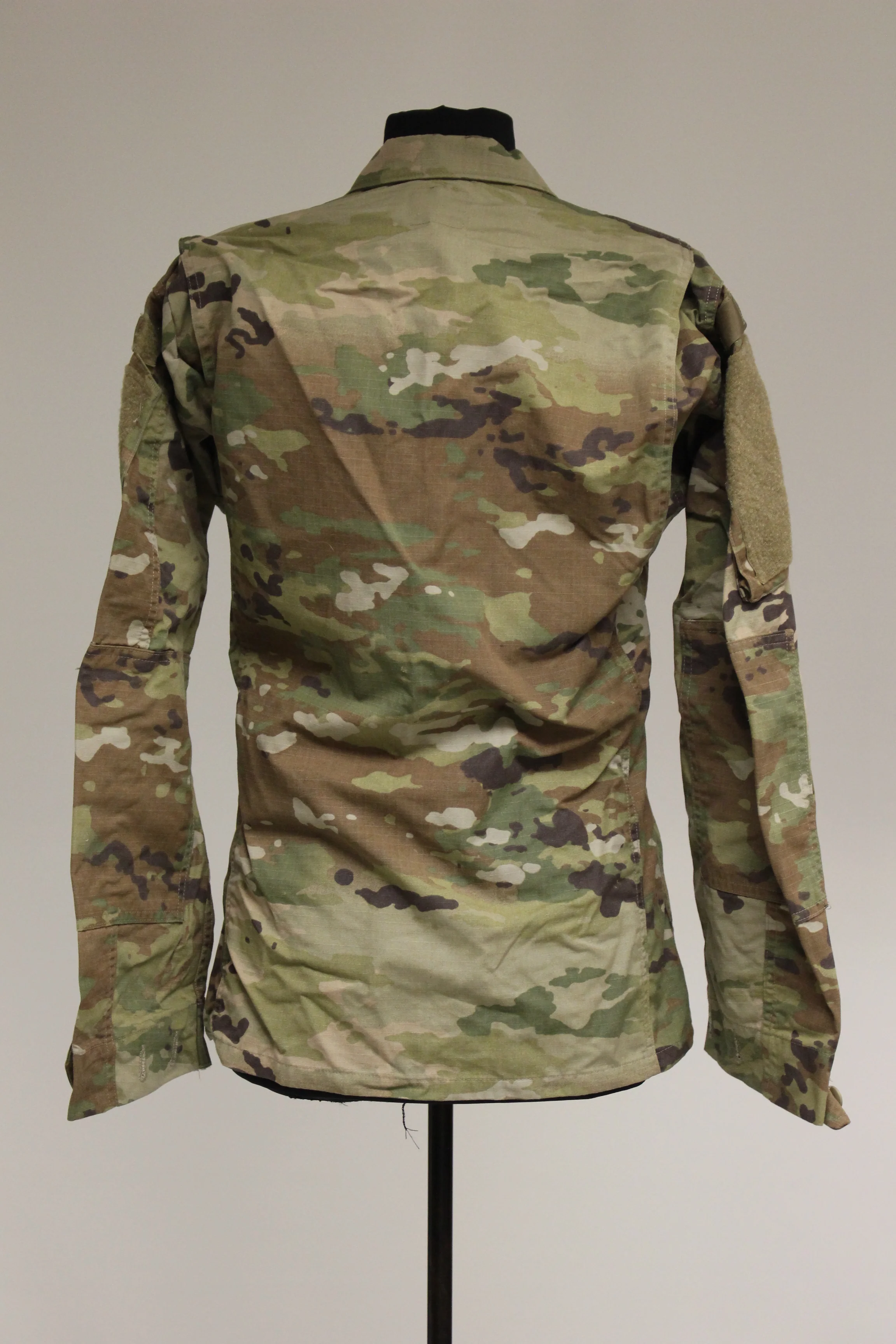 US Army Female OCP Combat Uniform Coat - Size: 30 Short - 8415-01-623-3295 - Image 2