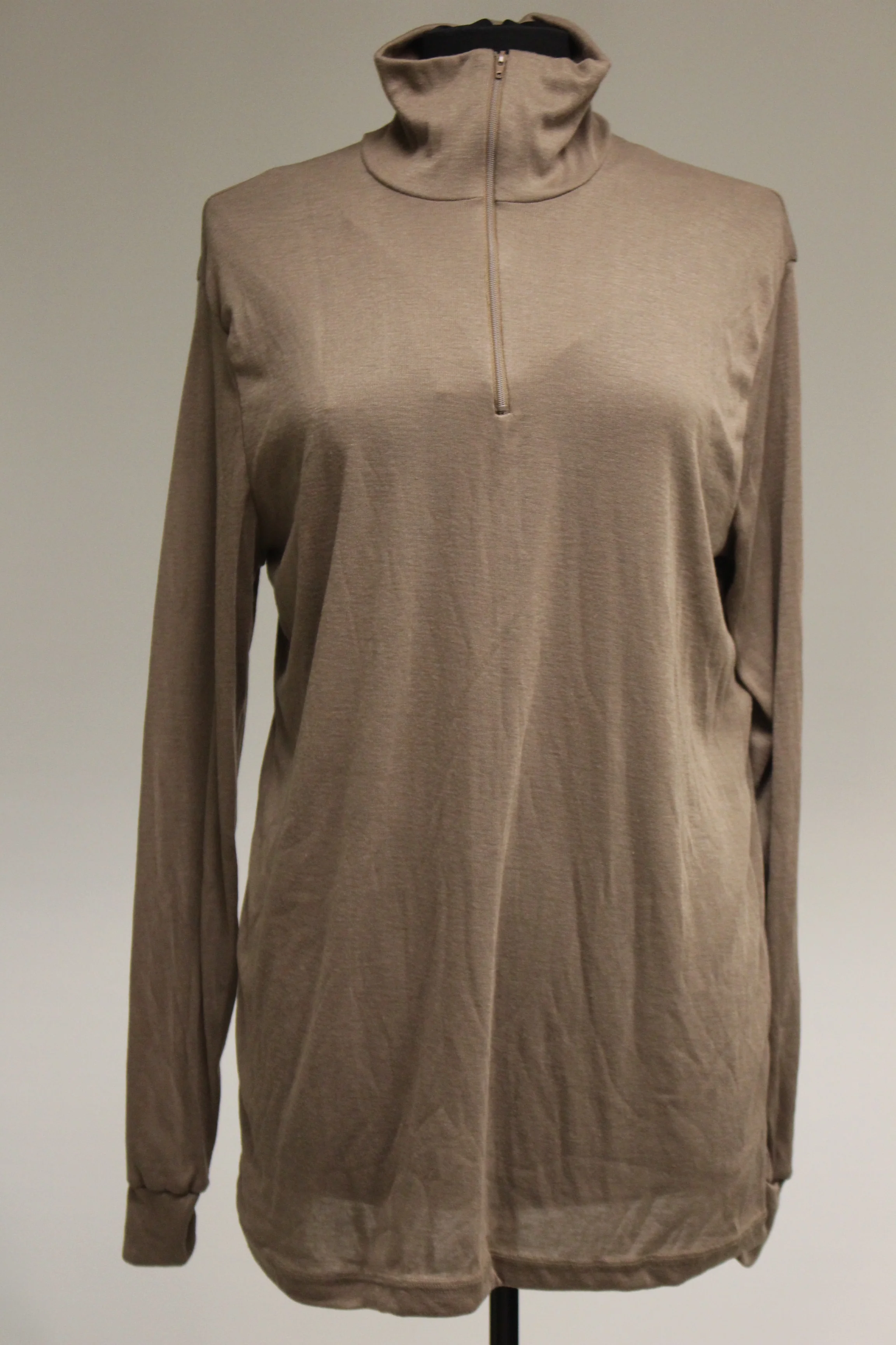 US Army Light Weight Cold Weather Undershirt - 8415-01-415-5906 -Medium - Used