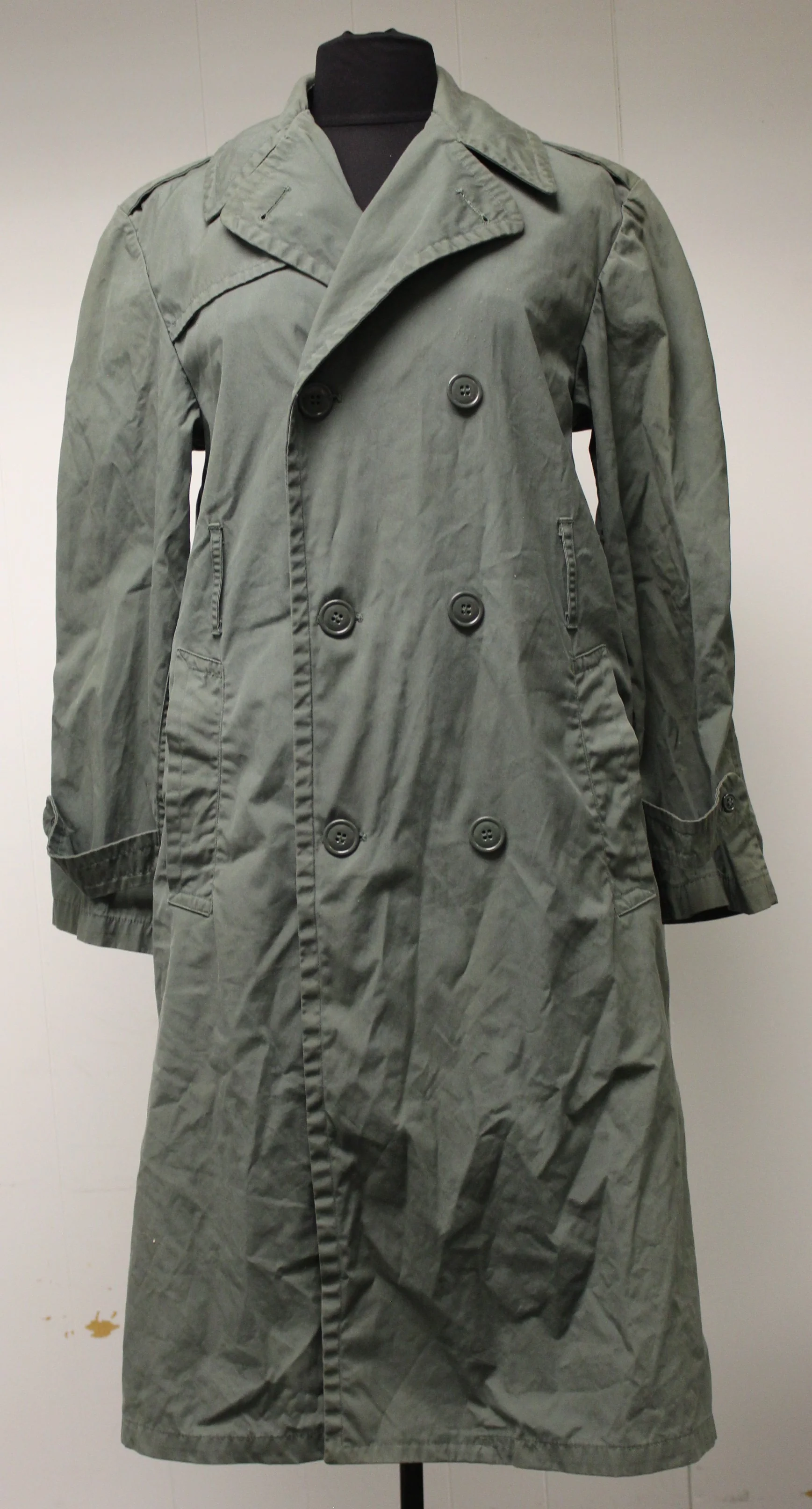 US Army Men's All Weather Trenchcoat/Raincoat - 8405-00-965-2146 - 34R - Used