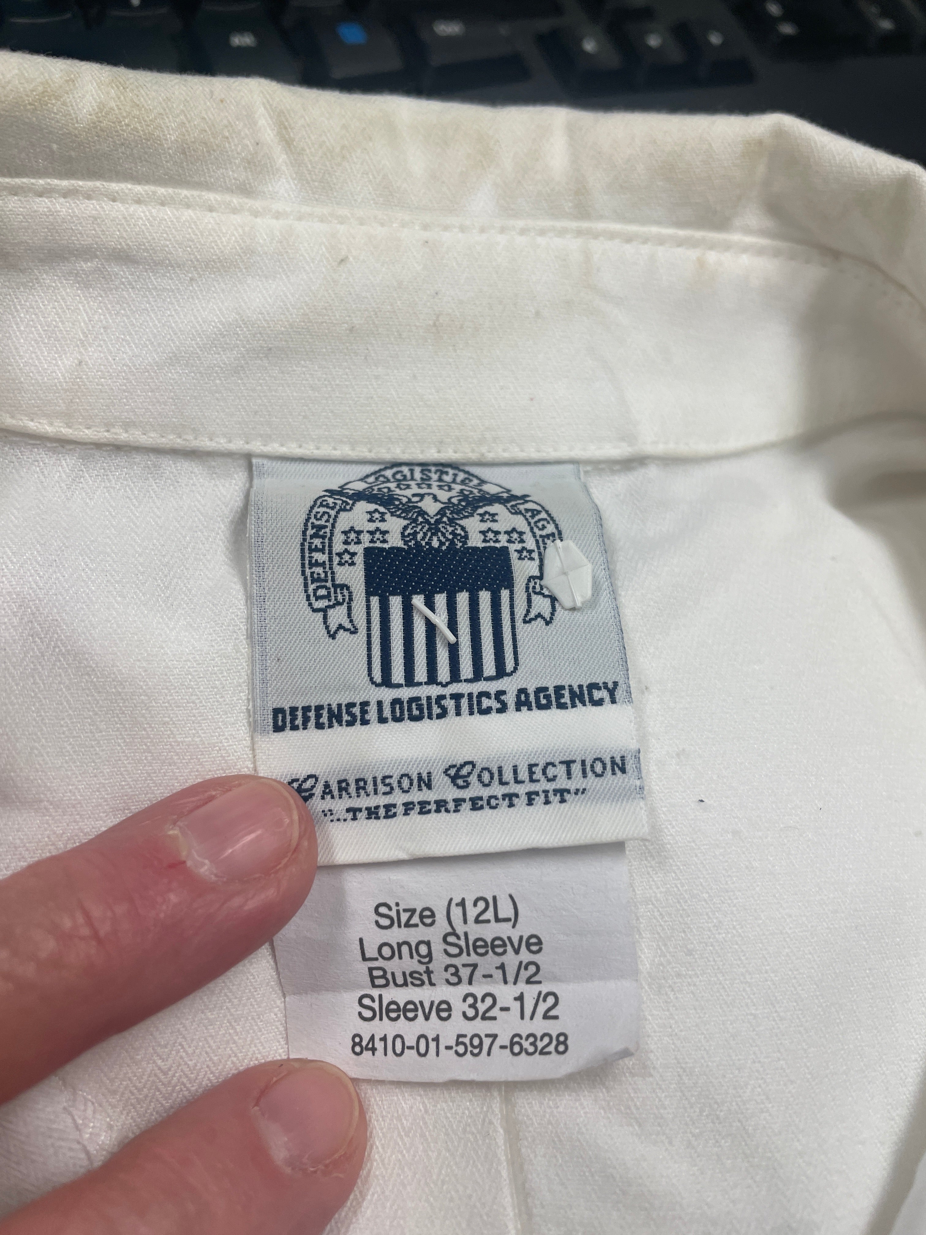 US Army Women's Long Sleeve White Tuck In Dress Shirt - 12L - 8410-01-597-6328 - Image 4