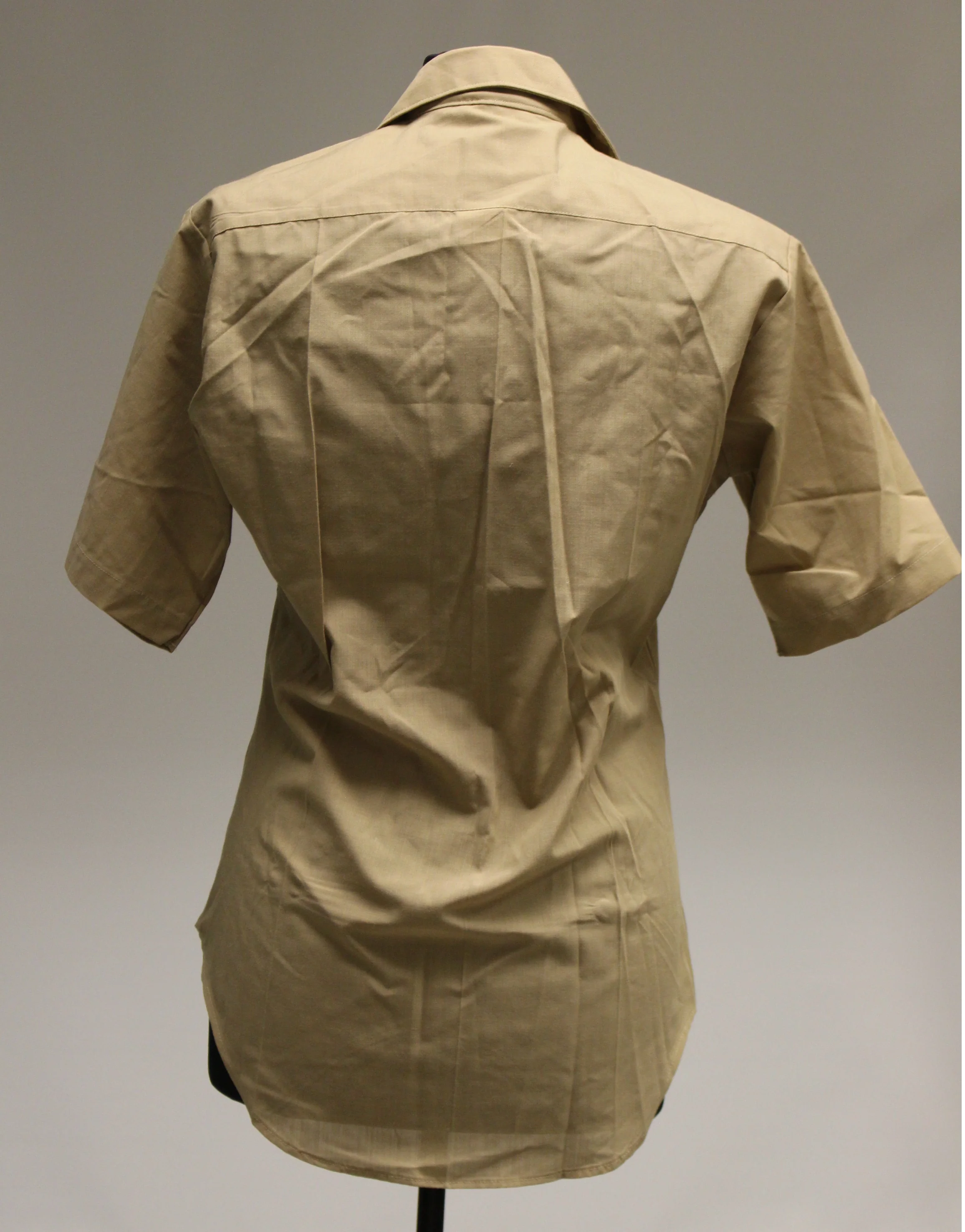 US Military Men's Tan Short Sleeve Shirt - Size: 15 - 8405-01-196-1767 - Used - Image 2