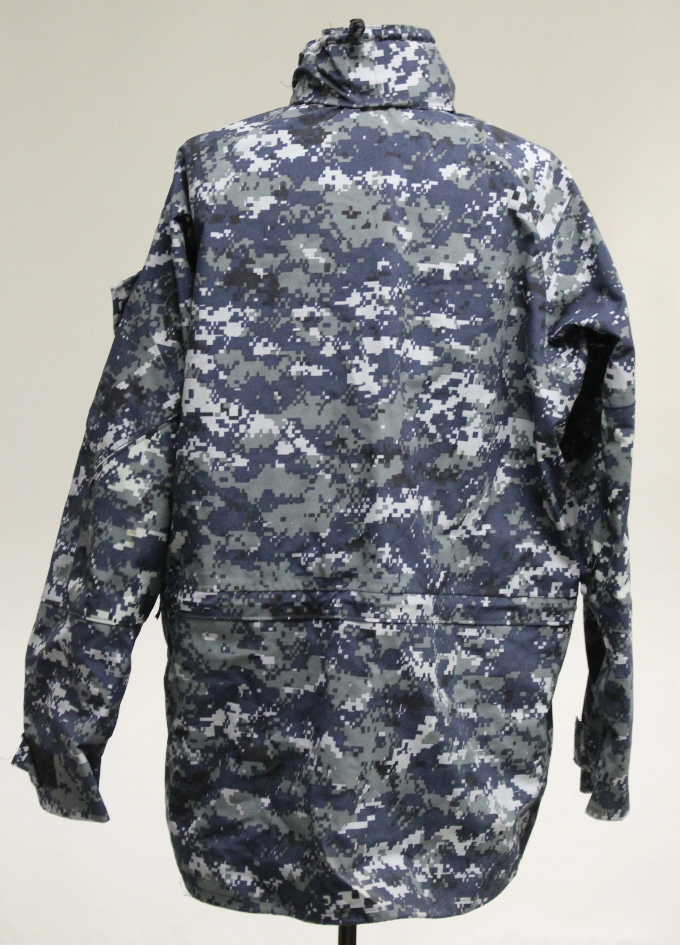 US Navy Gore-Tex Working Parka - 8415-01-539-9298 - Size: X-Small X-Short - Used - Image 2