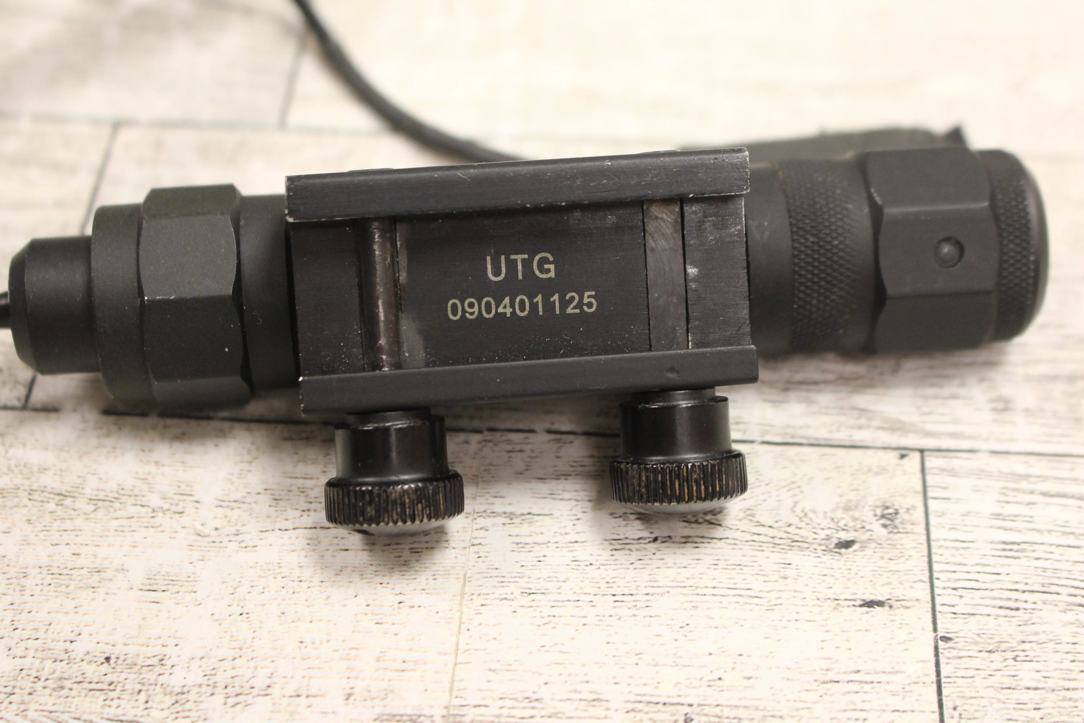 UTG Tactical Green Laser Sight with Intergrated Mount - Works! - Image 5