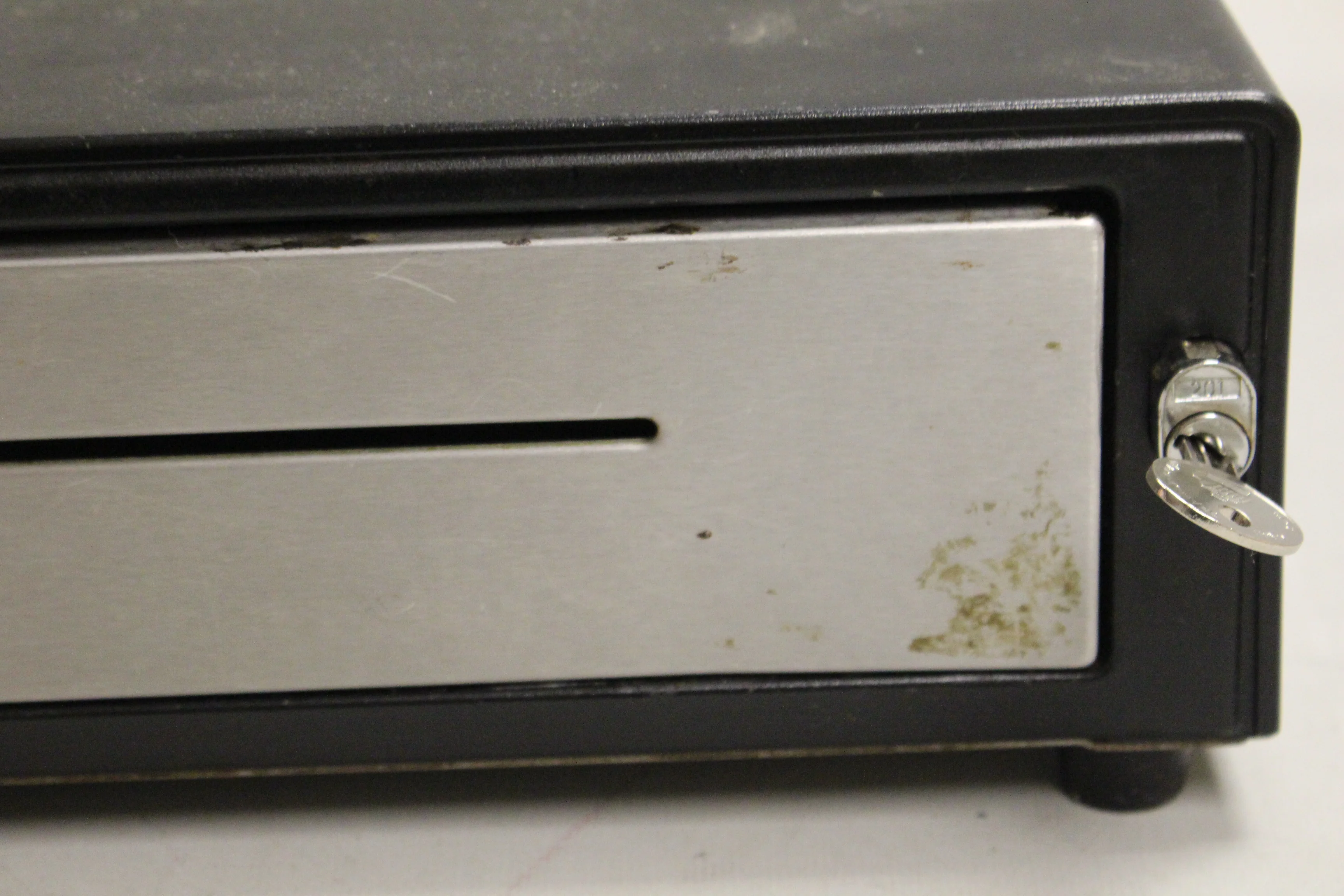 Vendor M8571-03 Cash Drawer with Money Tray Insert & Key - Used - Image 6