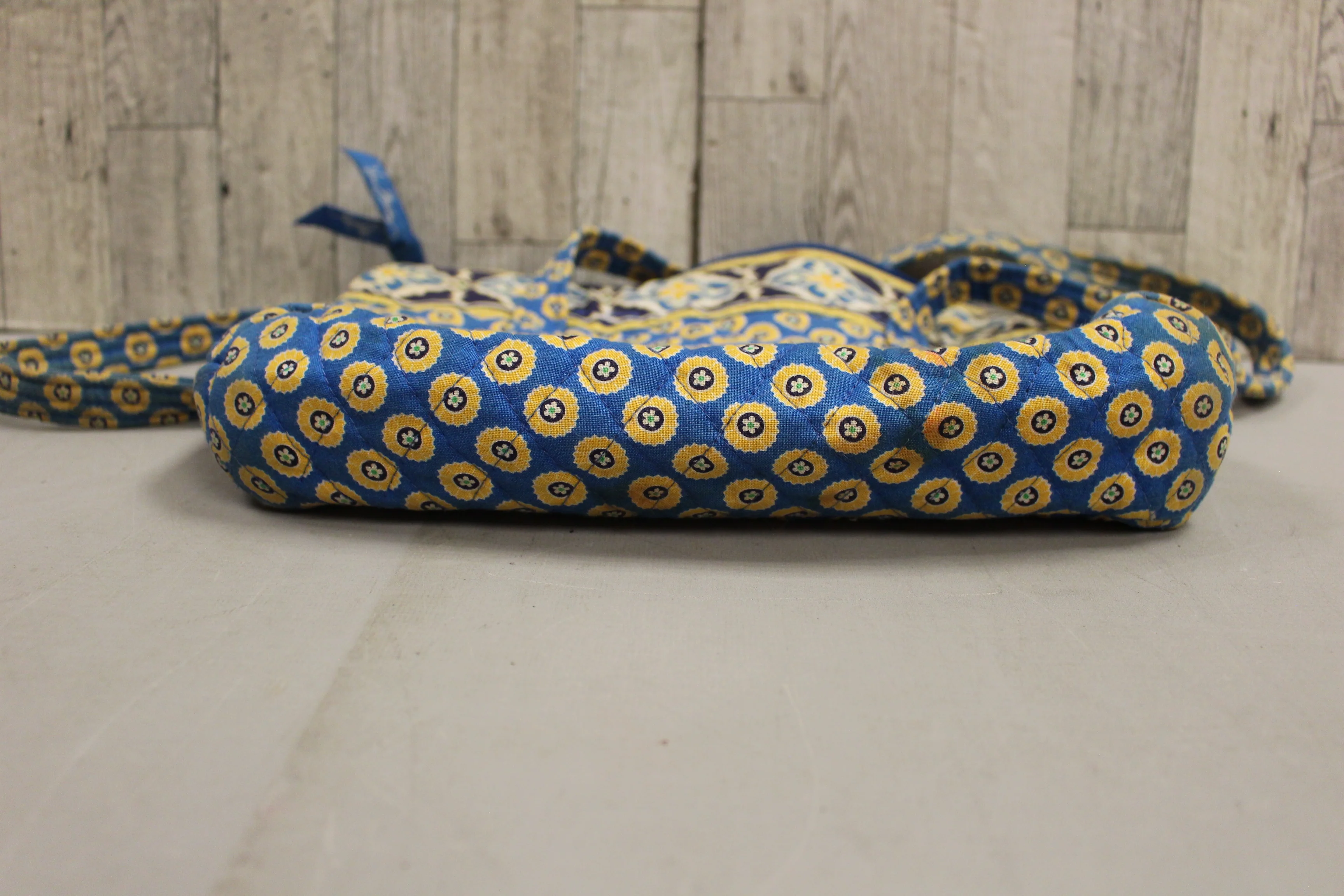 Vera Bradley Riviera Blue Medium Shoulder Bag - Used - Image 3