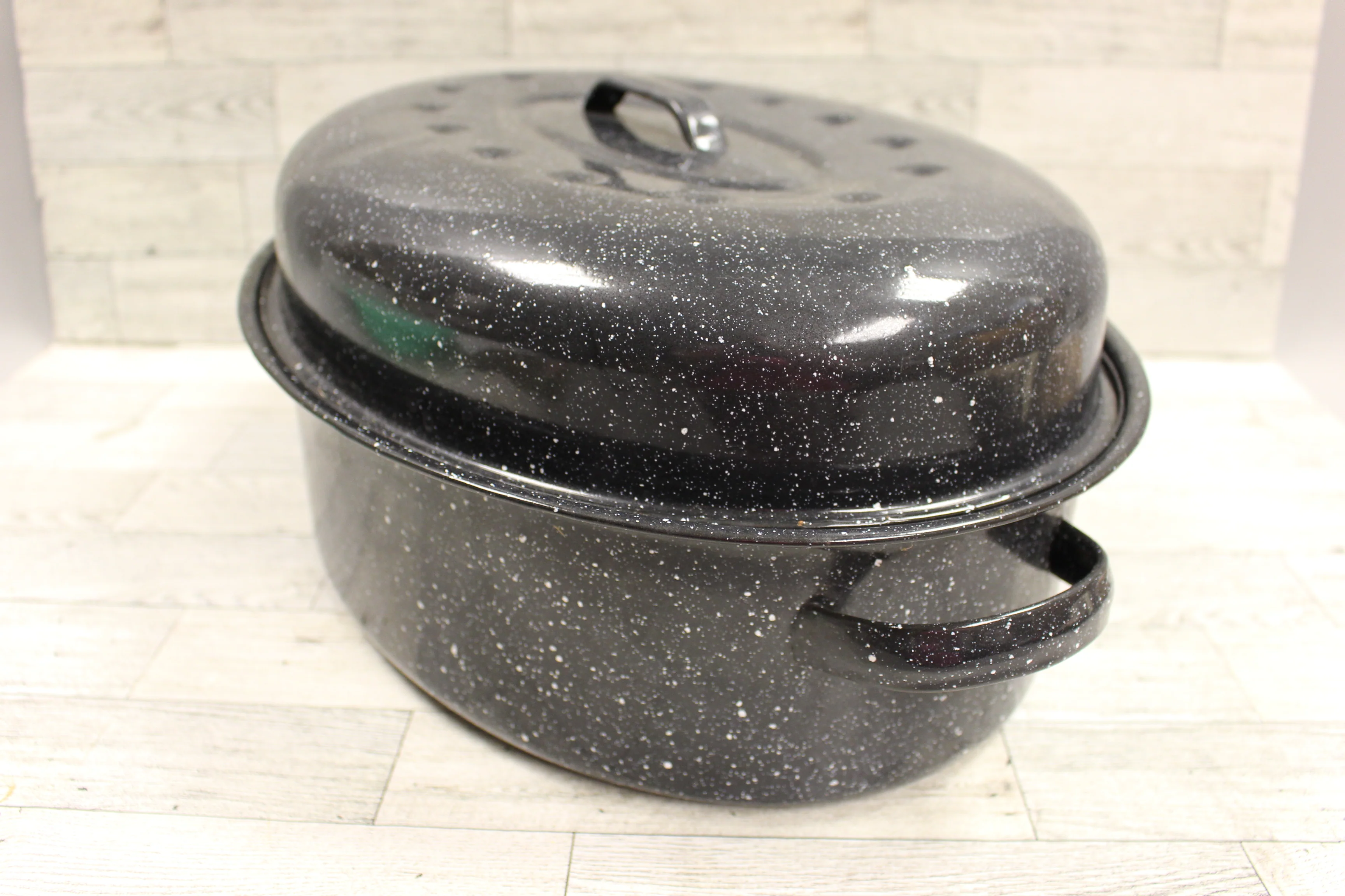 Vintage 16" Black Enamel Speckle Oval Roasting Pan with Lid - Used - Image 7