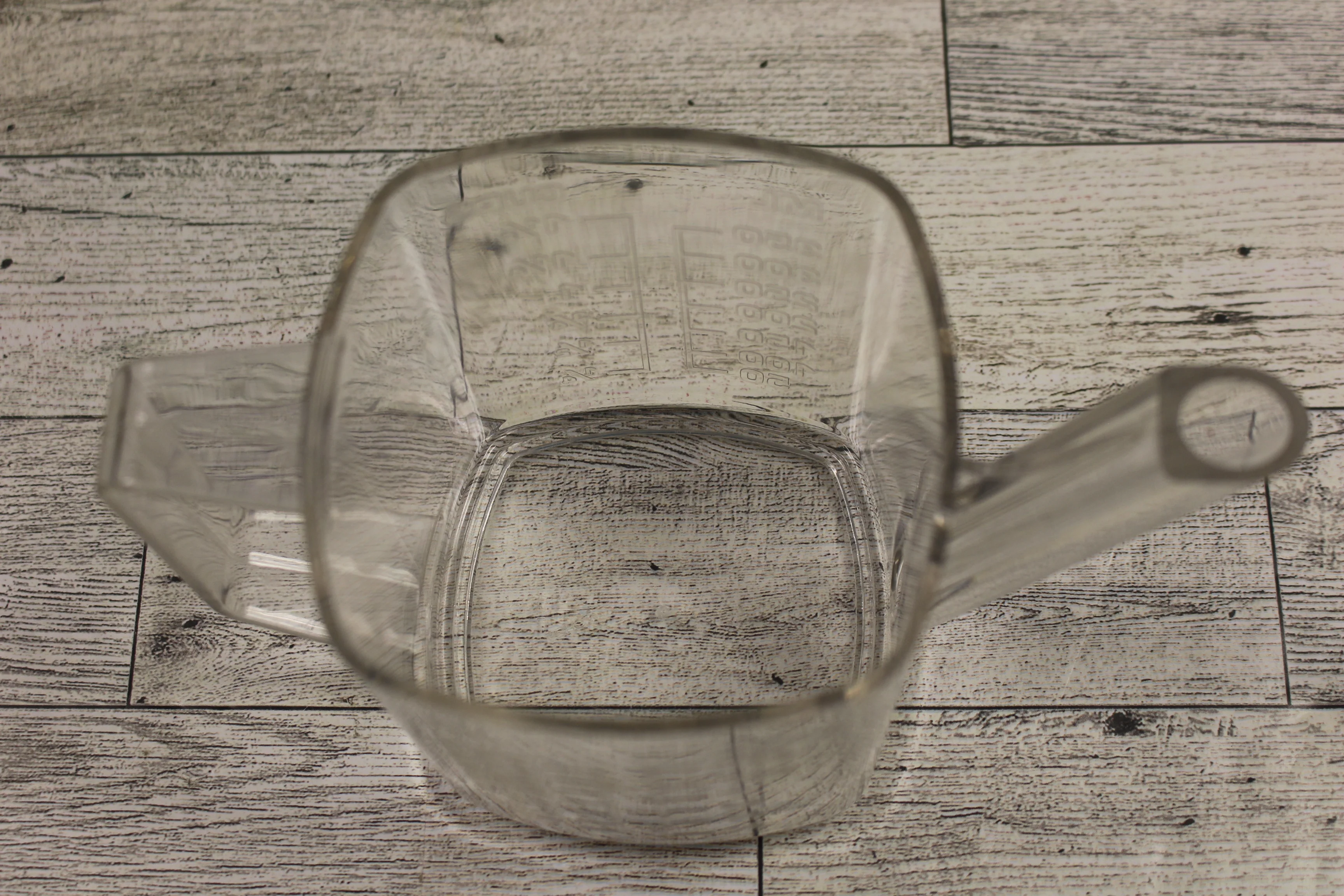 Vintage Arrow Measuring Cup - Measures cups & mL - Unique Pouring Spout - Used - Image 5